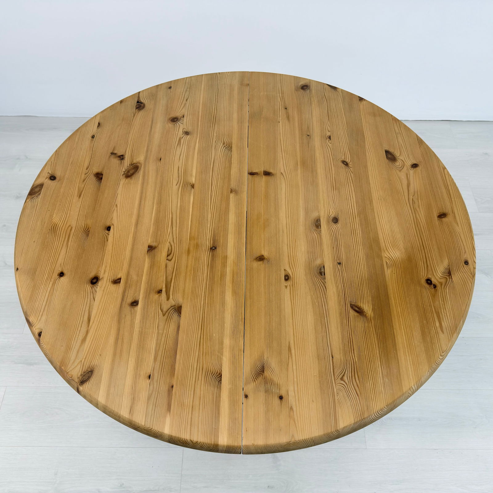 SCANDINAVIAN EXTENDABLE DINING TABLE - 9