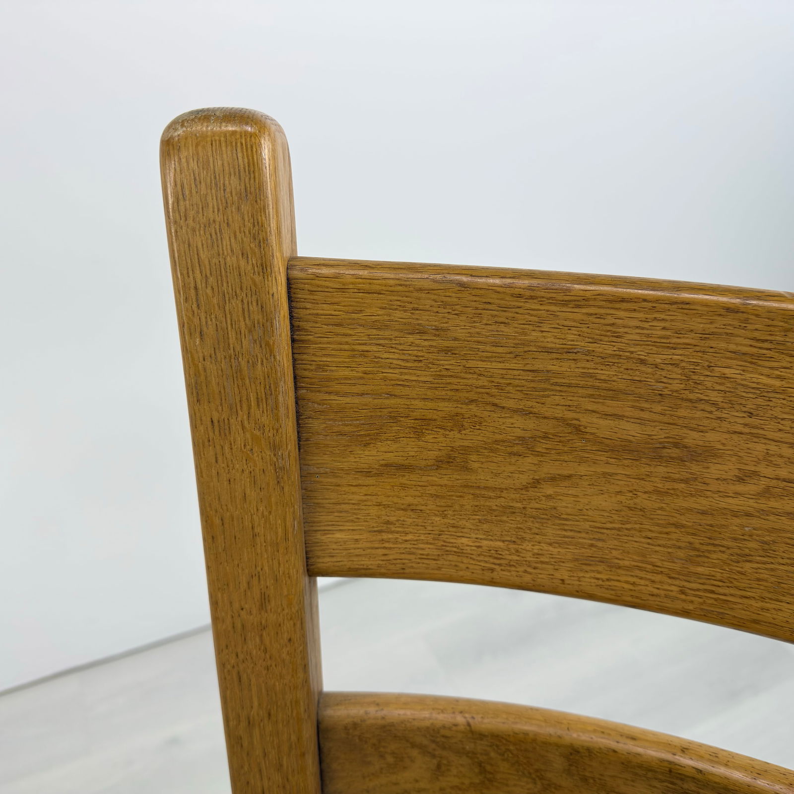 (4) RUSTIC DINING CHAIRS - 10