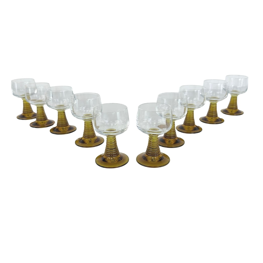(10) FRENCH LUMINARC AMBER WINE GLASSES: Dimensions: H 4.5” x W 2.5”. Set of 10 French Luminarc amber stem wine glasses.
