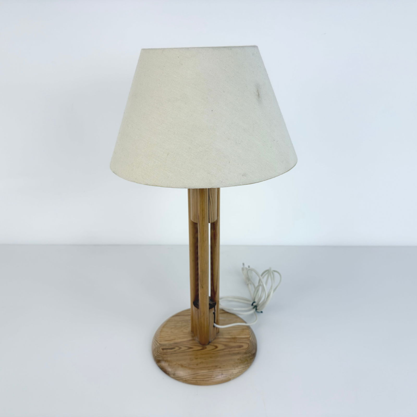 SCANDINAVIAN TABLE LAMP - 2
