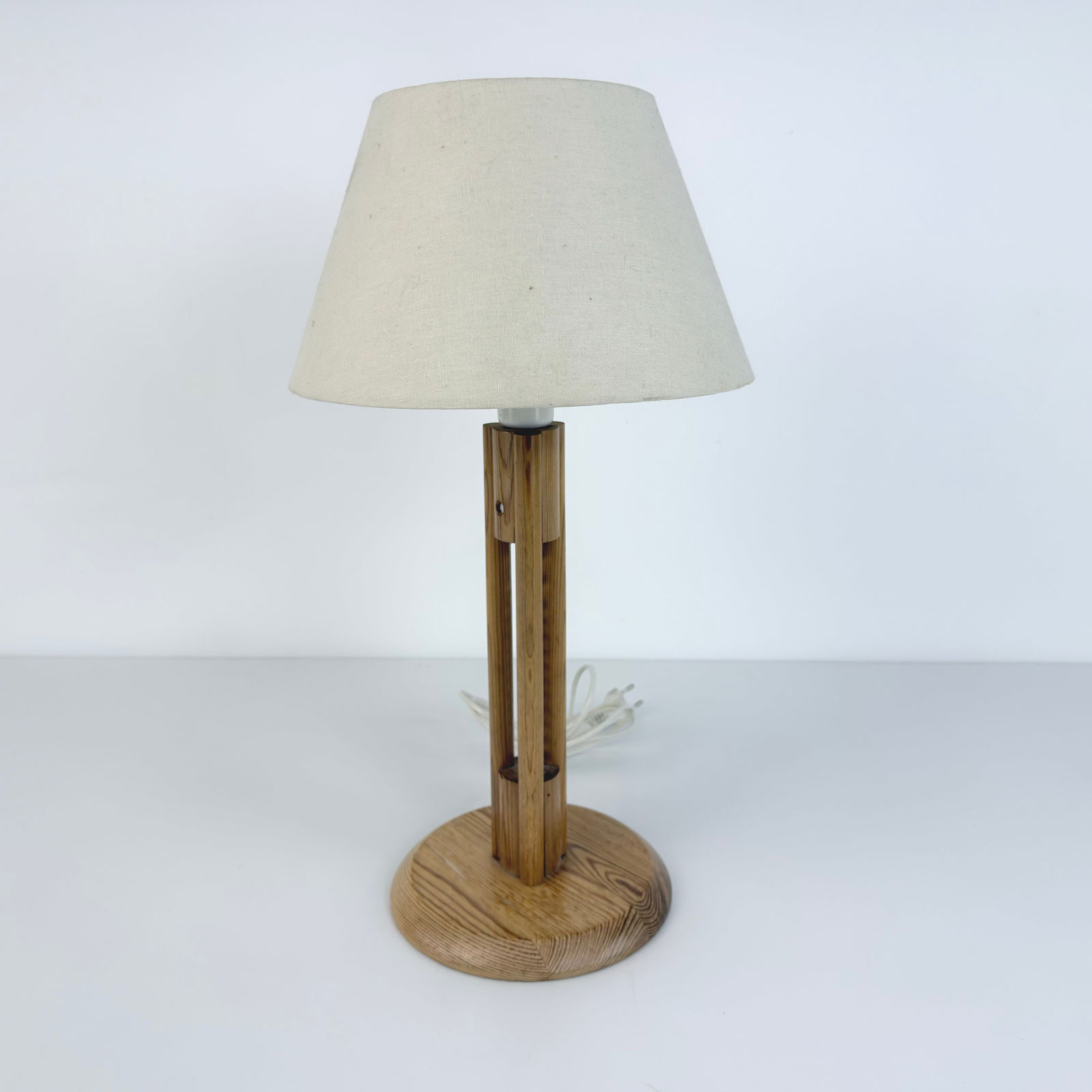 SCANDINAVIAN TABLE LAMP - 3