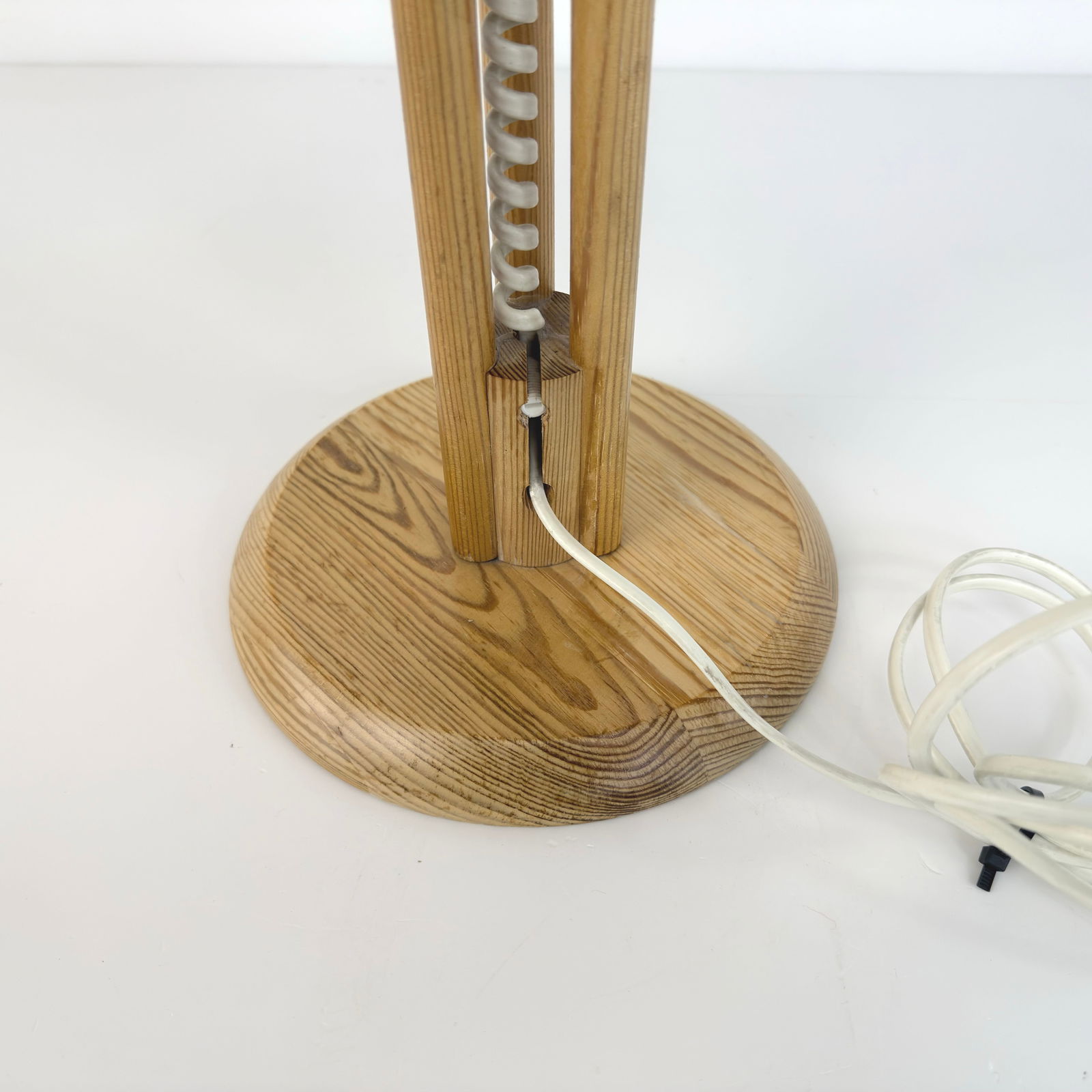 SCANDINAVIAN TABLE LAMP - 7