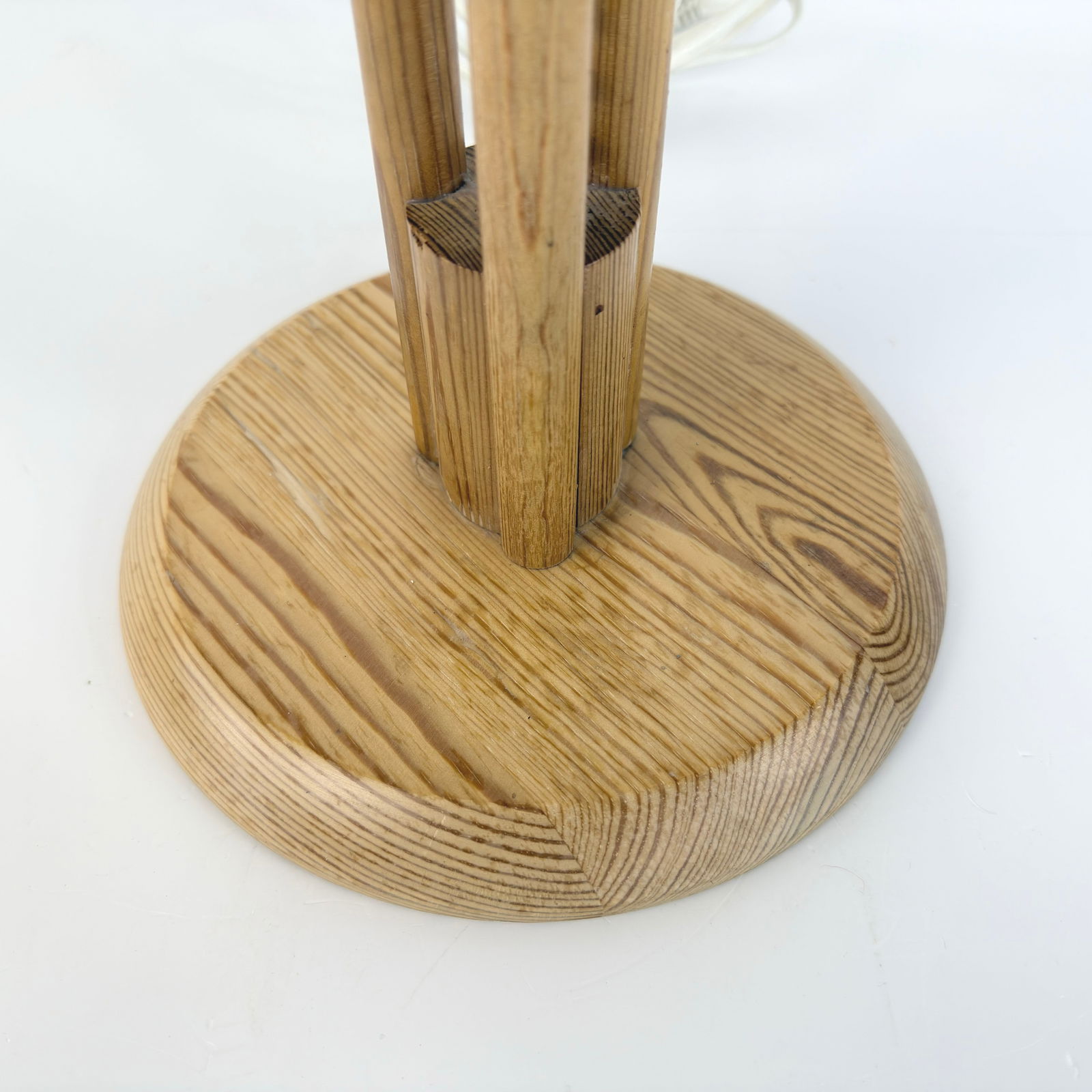 SCANDINAVIAN TABLE LAMP - 8