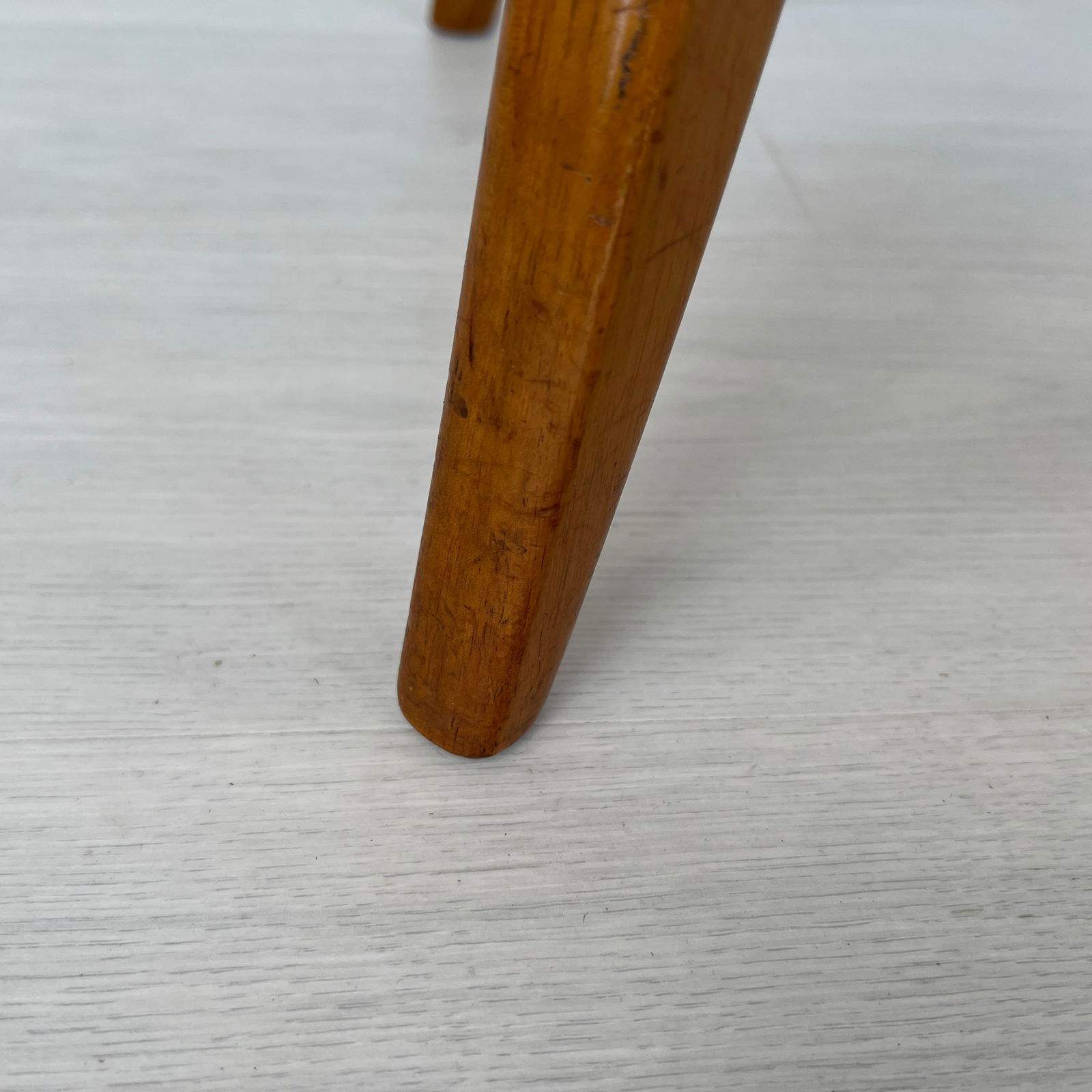 VINTAGE SIDE OR COFFEE TABLE - 10