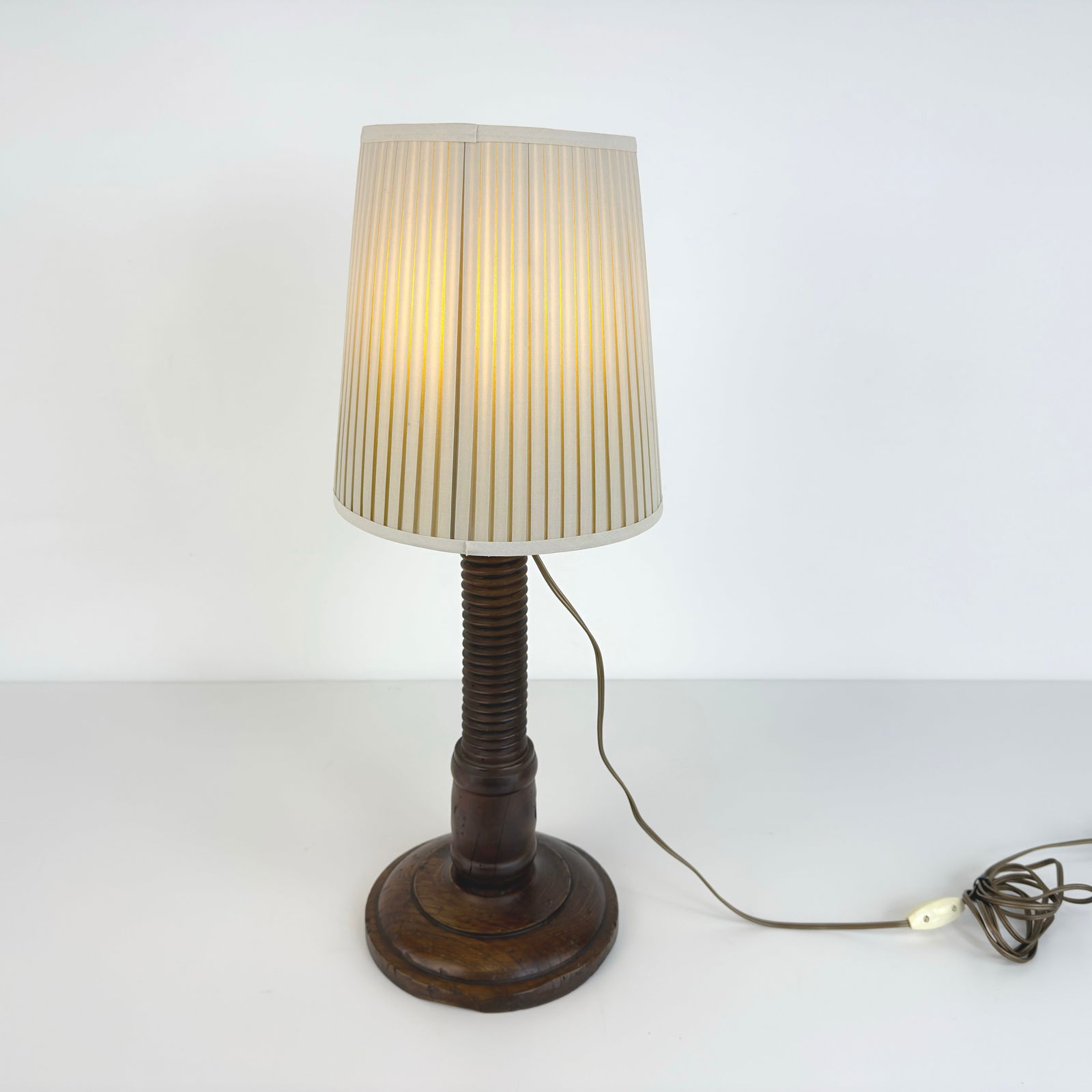 SCANDINAVIAN TABLE LAMP - 3