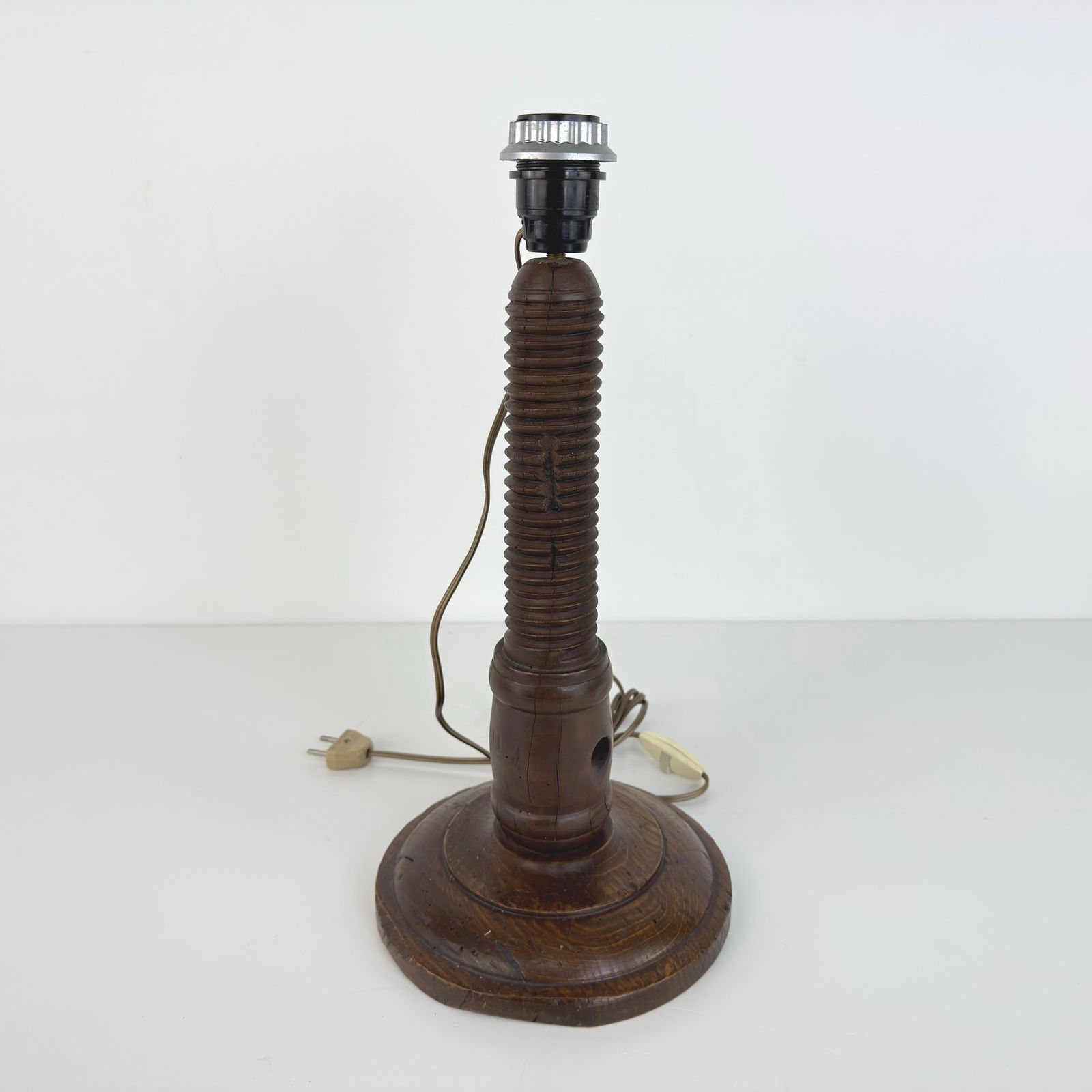 SCANDINAVIAN TABLE LAMP - 4