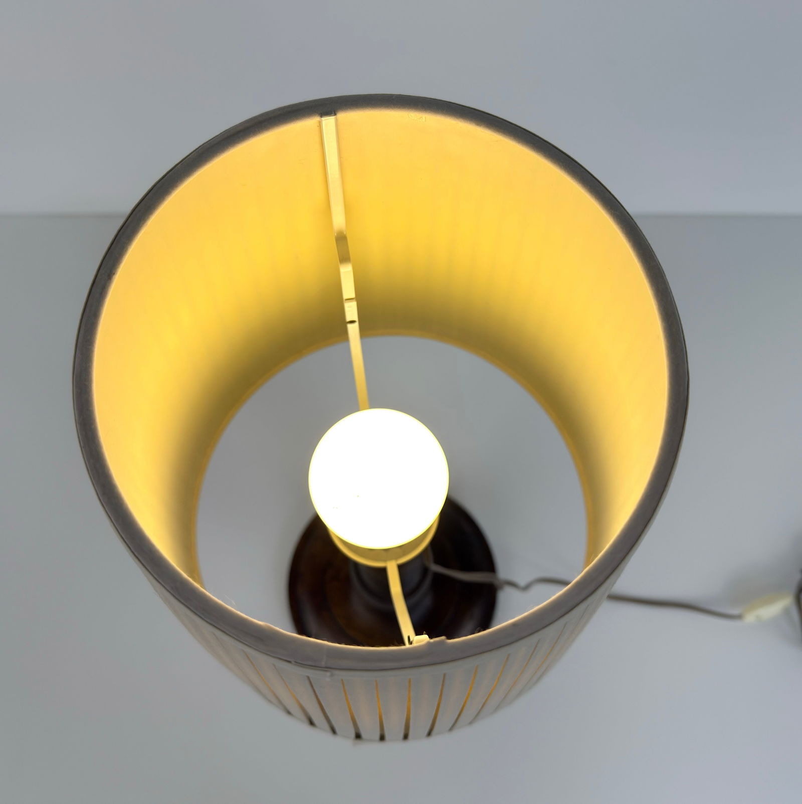 SCANDINAVIAN TABLE LAMP - 5