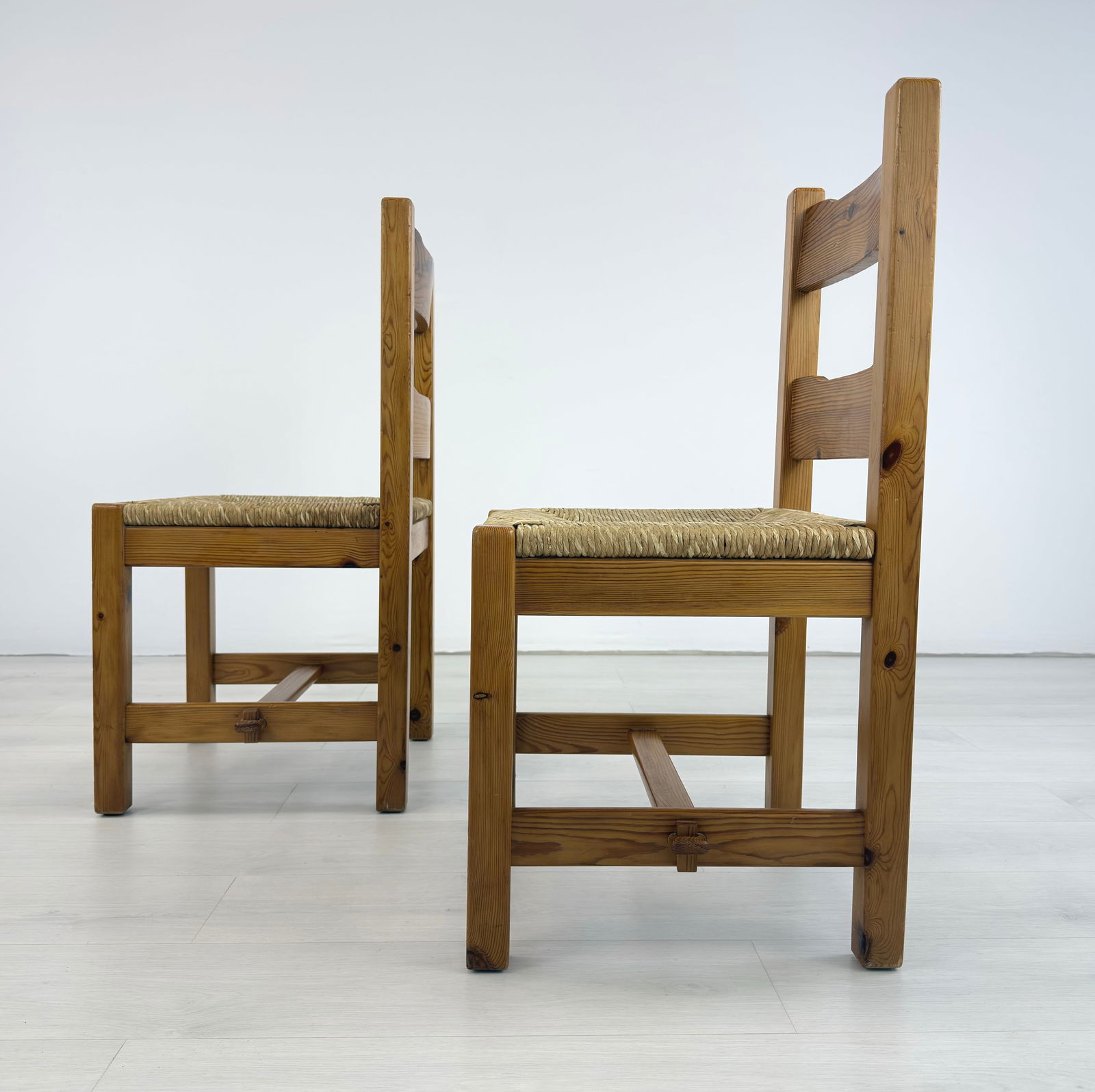 (4) SCANDINAVIAN PINE DINING CHAIRS - 7
