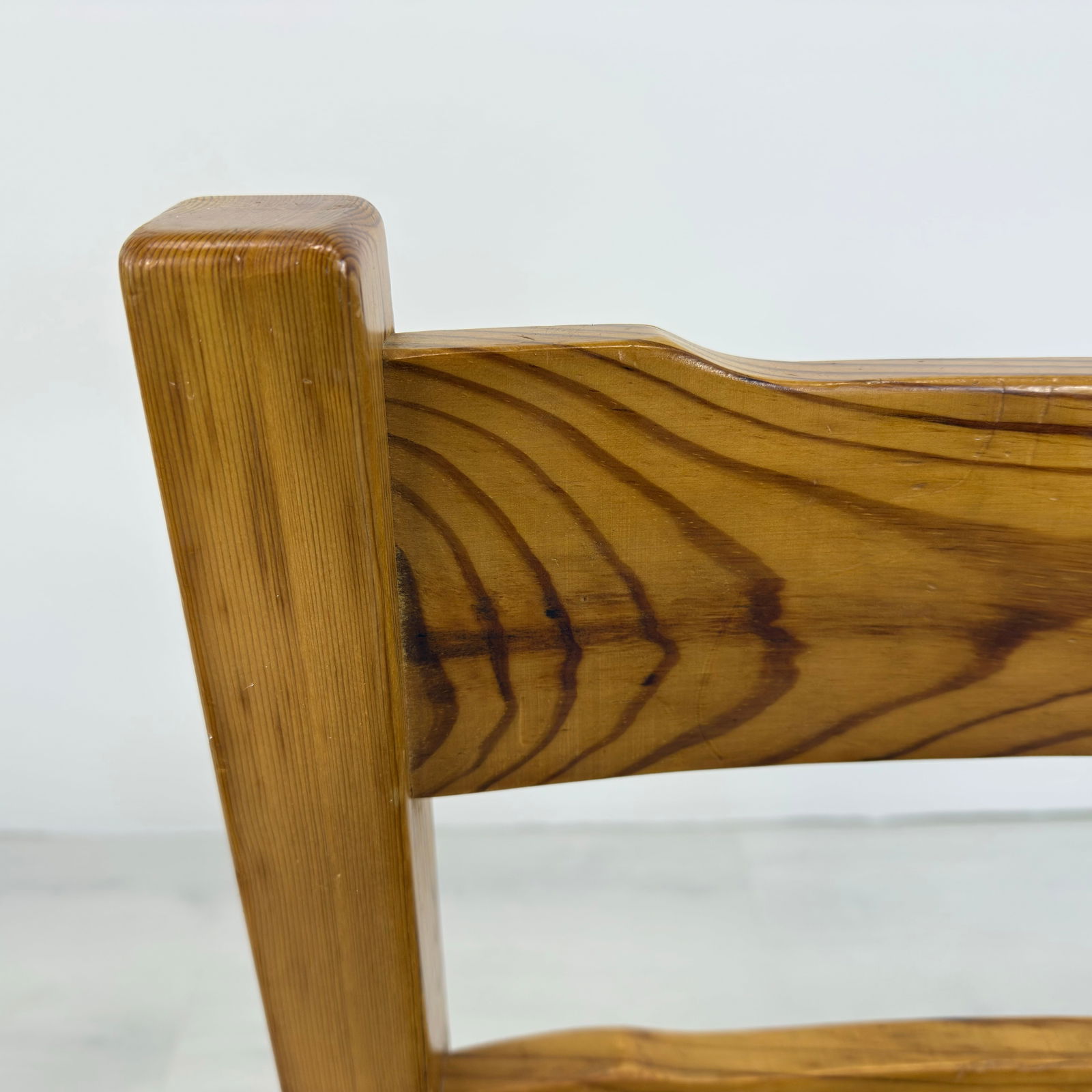 (4) SCANDINAVIAN PINE DINING CHAIRS - 9