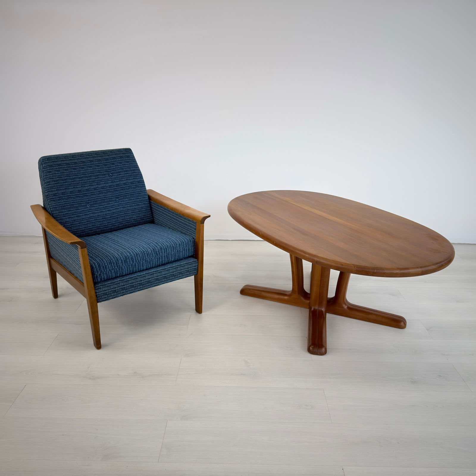 DYRLUND TEAK COFFEE TABLE - 13