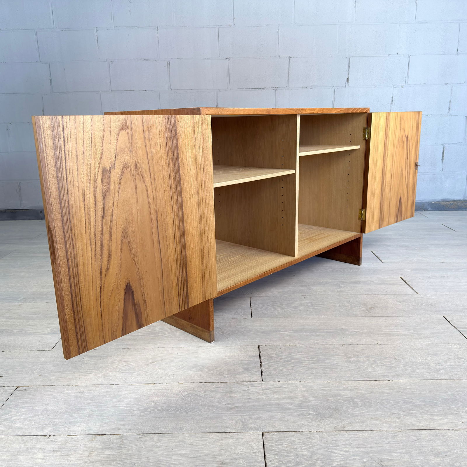 HANS J. WEGNER CABINET, 1960s - 10