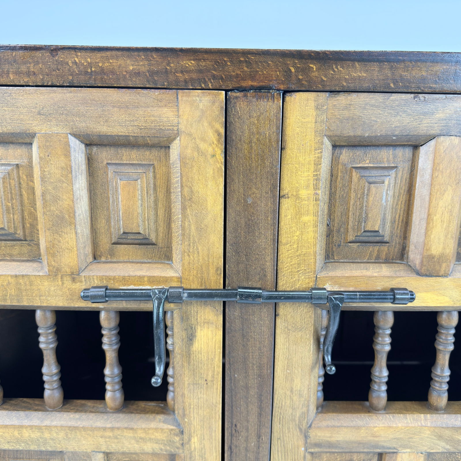 BRUTALIST OAK BAR - 14