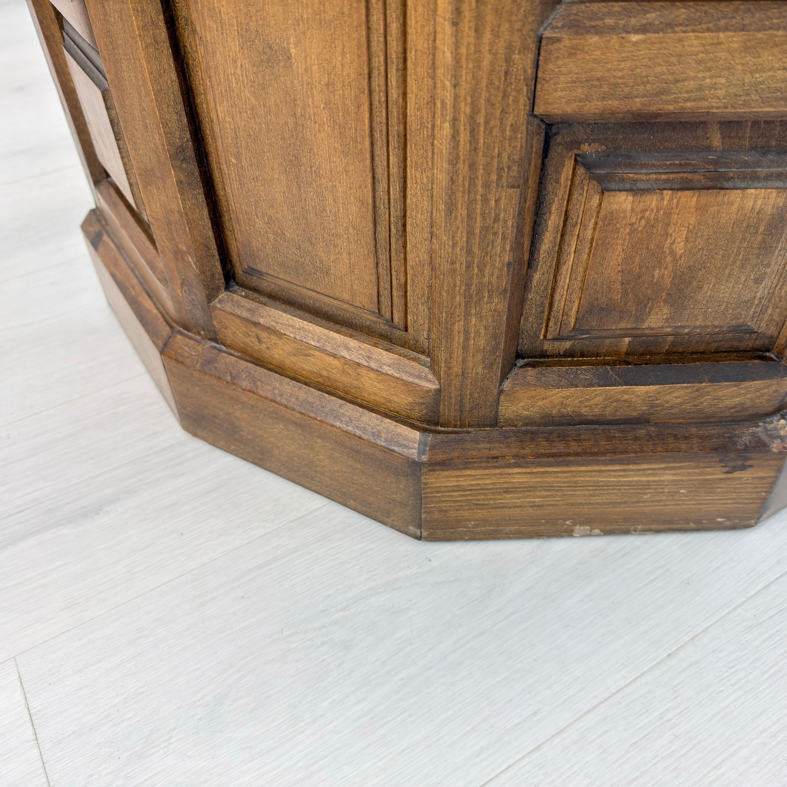 BRUTALIST OAK BAR - 15