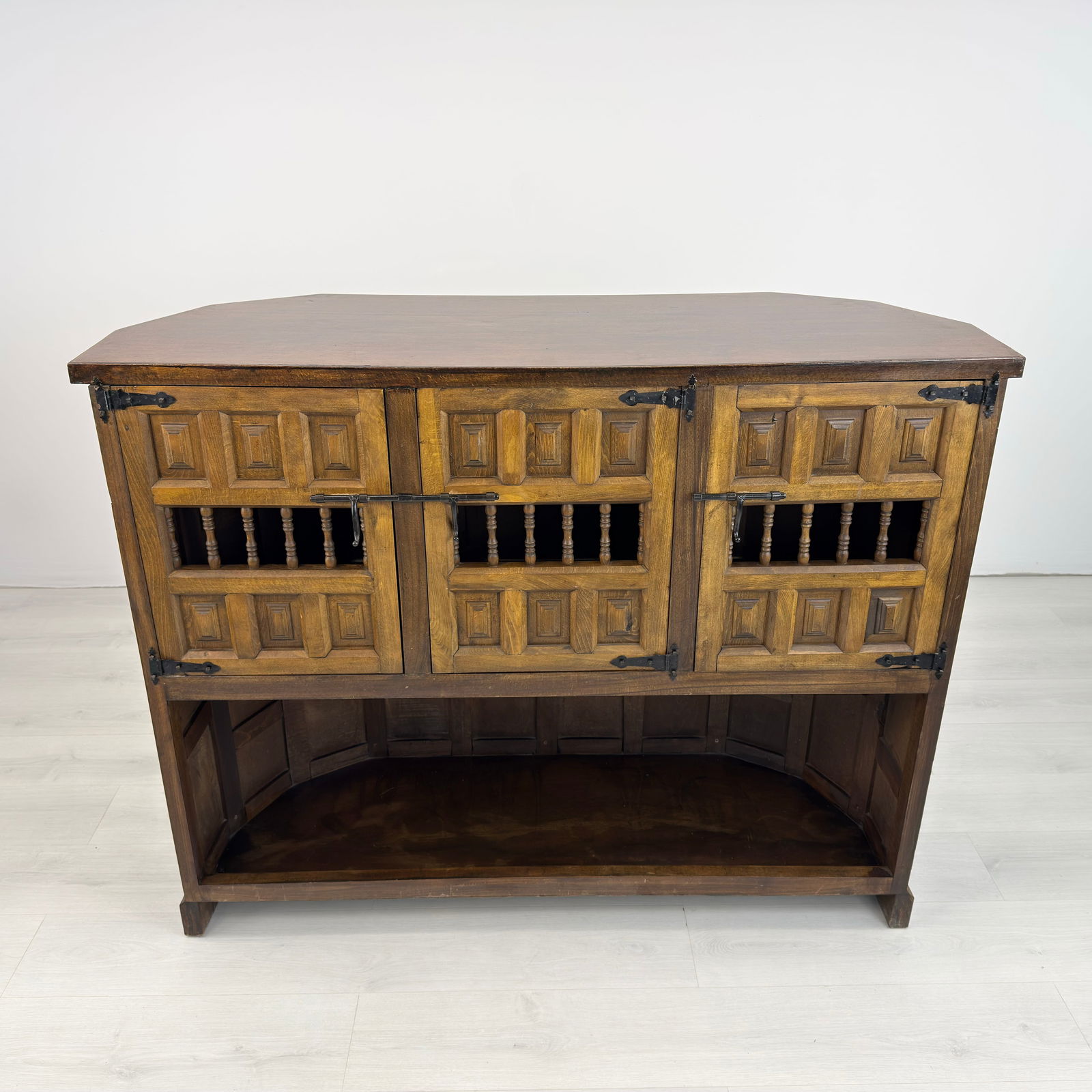 BRUTALIST OAK BAR - 4