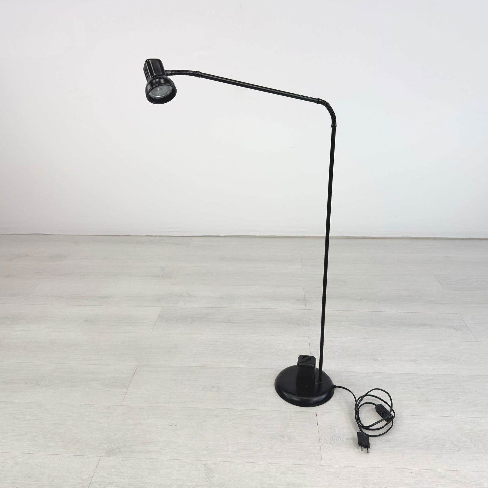 VINTAGE ADJUSTABLE FLOOR LAMP - 2