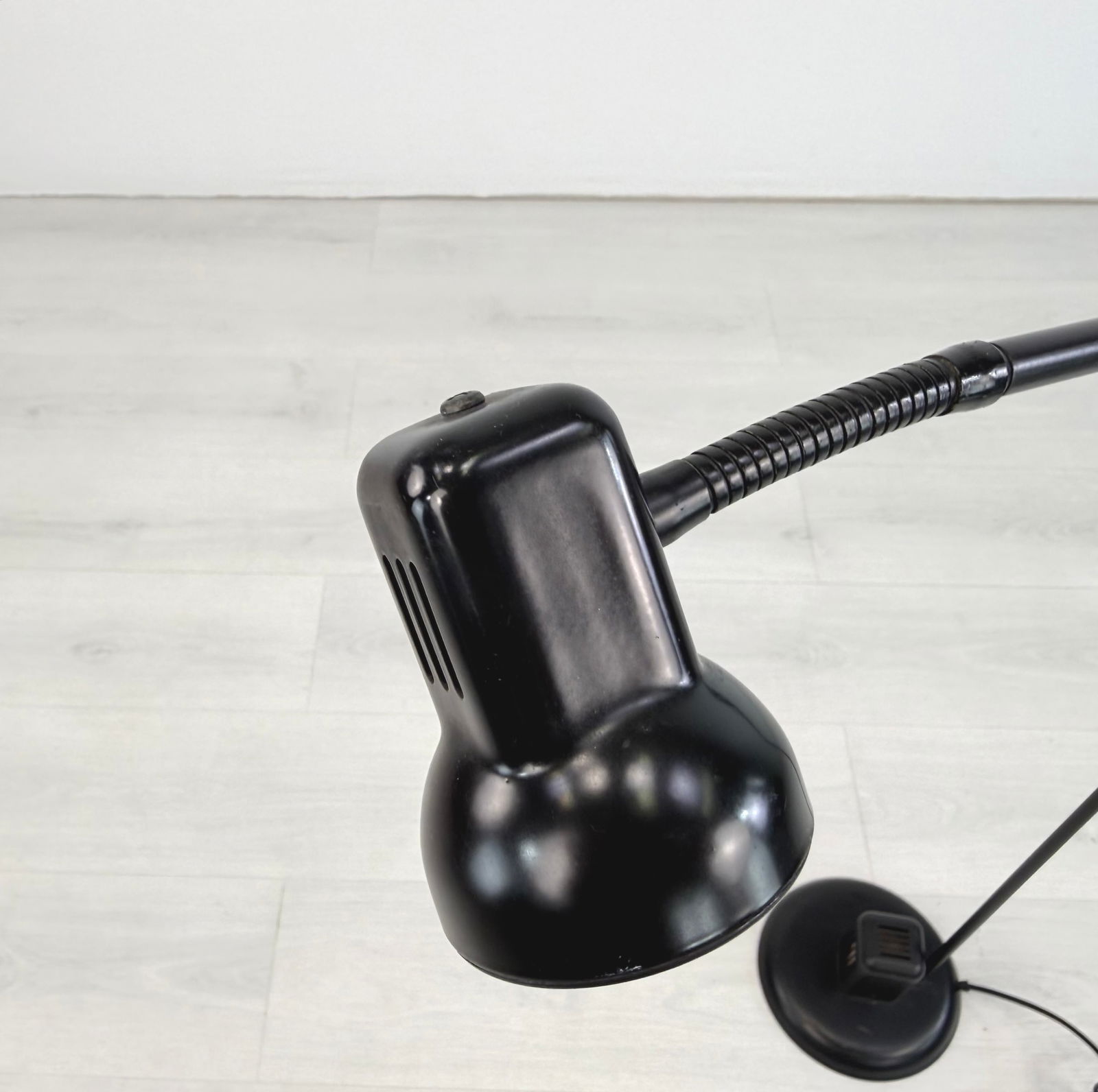 VINTAGE ADJUSTABLE FLOOR LAMP - 4