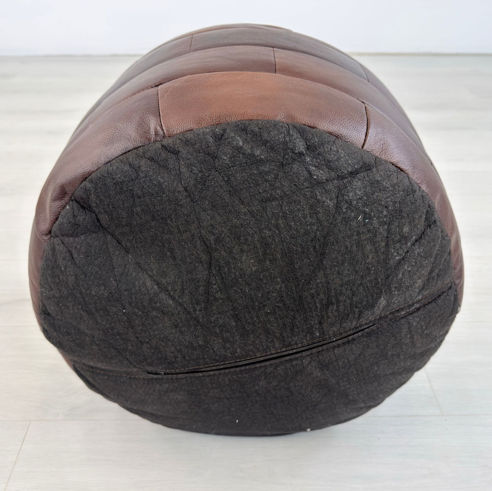 DE SEDE LEATHER POUF - 7