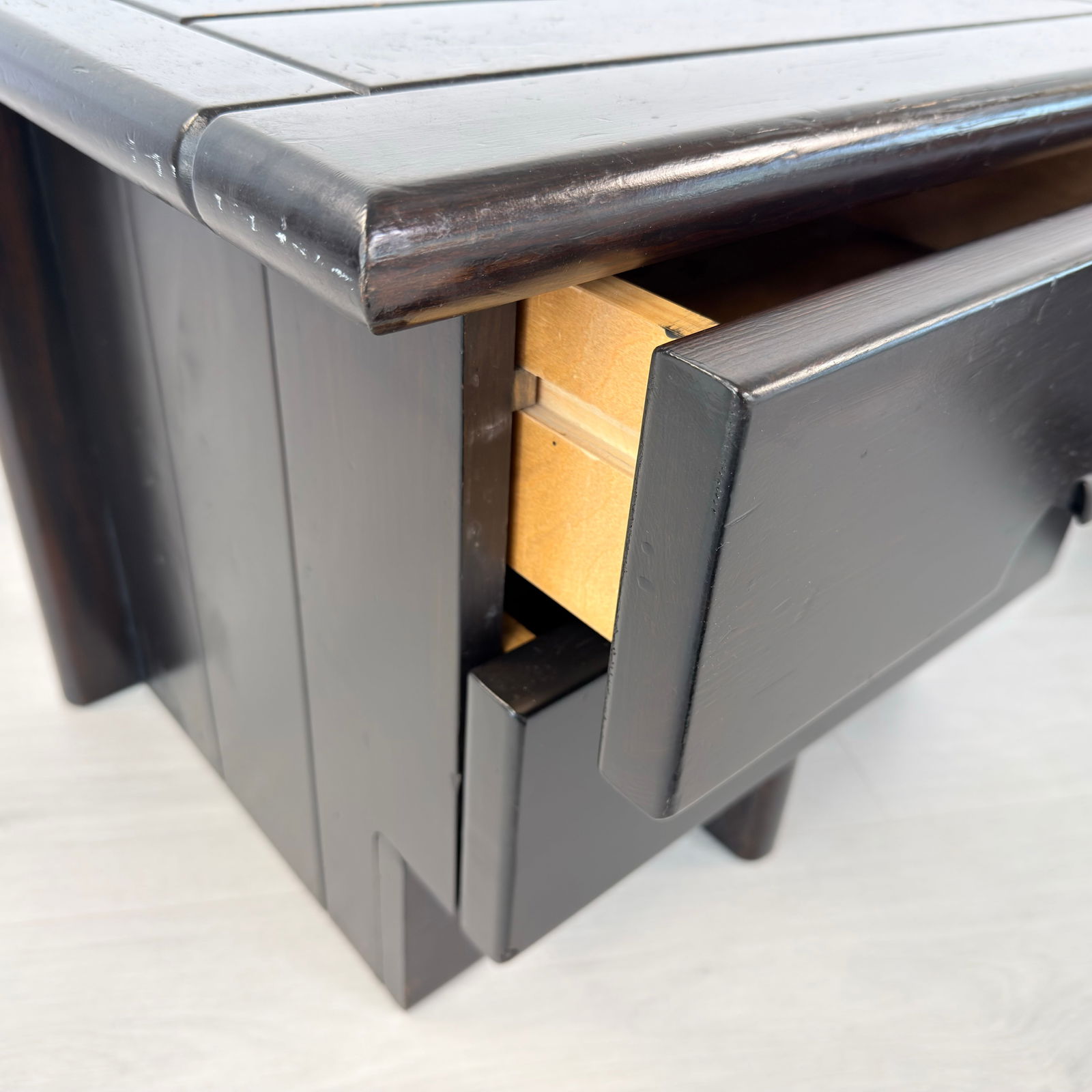 BRUTALIST BEDSIDE TABLES, A PAIR - 9