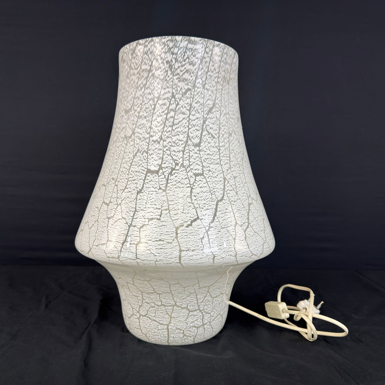 VENINI MURANO MUSHROOM TABLE LAMP: Dimensions: H 18" x W 13". Paolo Venini Italian Murano hand-blown white glass mushroom table lamp from the 1960s.