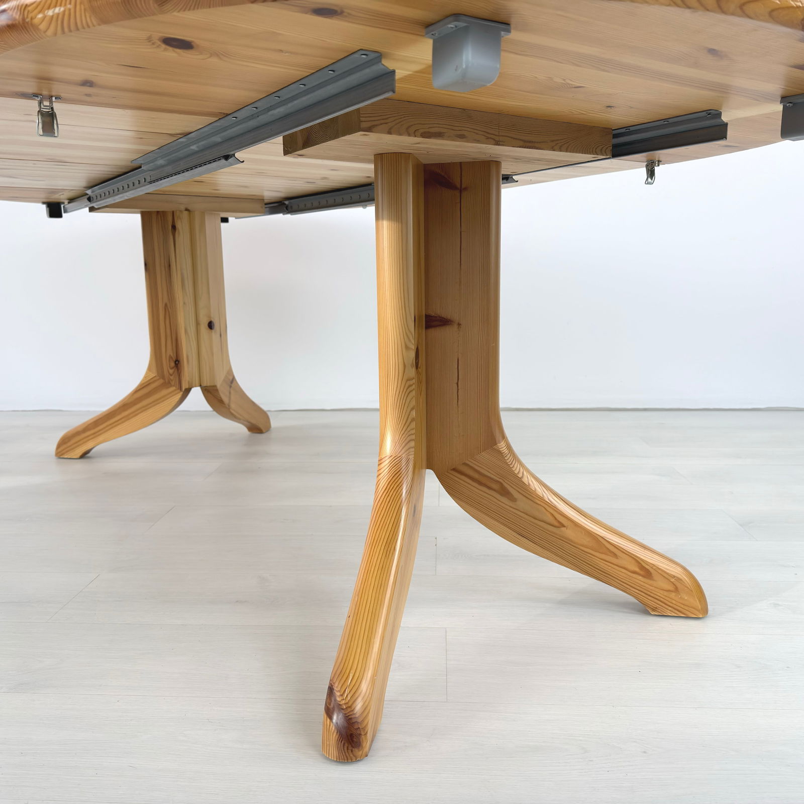 ATTR RAINER DAUMILLER EXTENDABLE DINING TABLE - 12