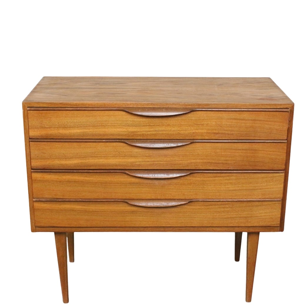 VINTAGE DRESSER MANNER OF JENS RISOM: Dimensions: H 24.6” x W 27.5” x D 12.9”. Vintage small chest of drawers from the 1960s manner of Jens Risom with 4 drawers.
