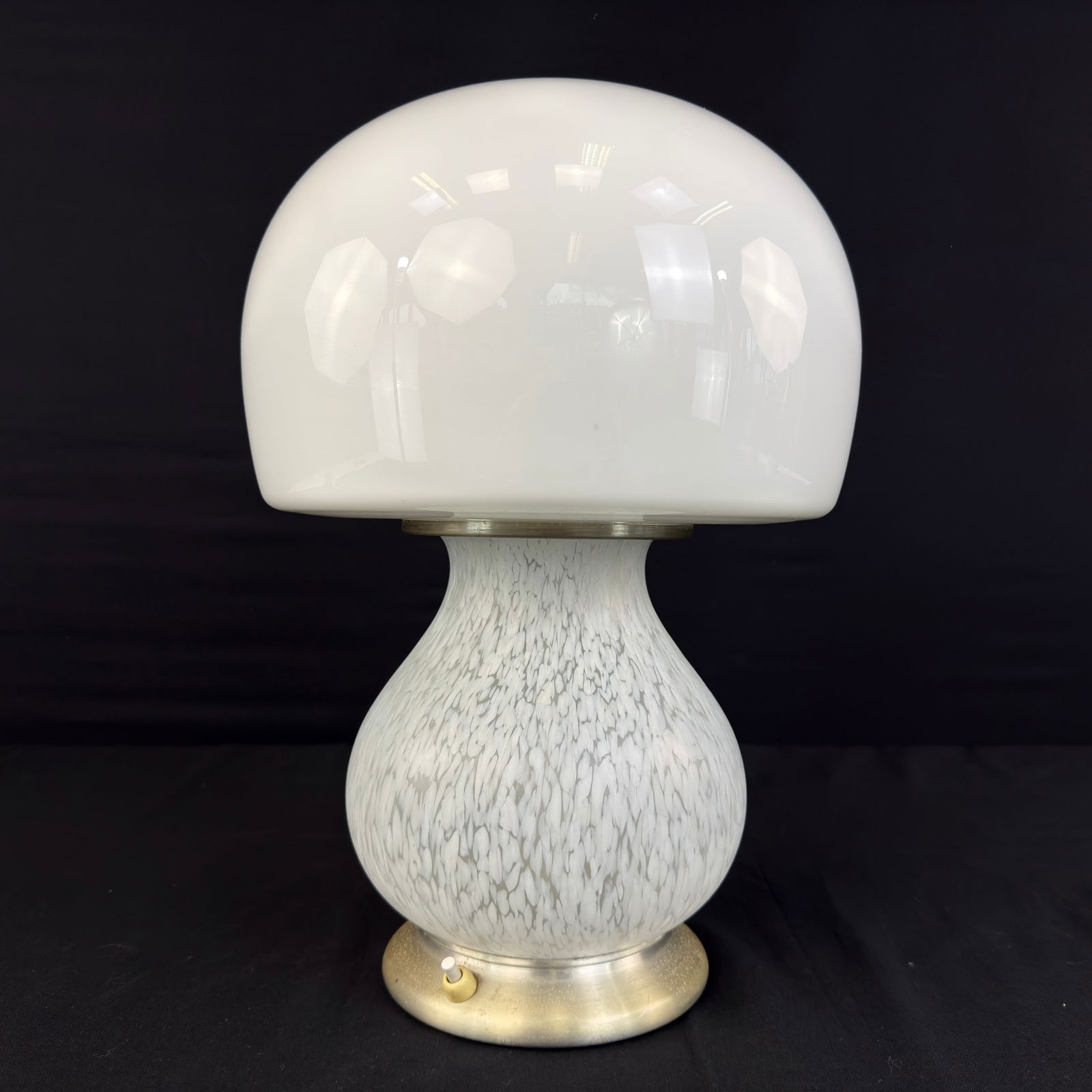 ATTR. MURANO MUSHROOM TABLE LAMP: Dimensions: H 16” x W 12.5”. Vintage Italian attribured to Murano blown glass and milk glass Mushroom table lamp.