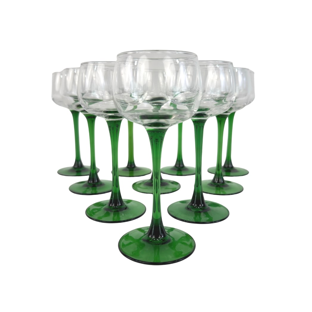 (10) LUMINARC CRYSTAL WINE GLASSES: Dimensions: H 6.5” x W 2.3”. Set of 8 French Cristal D’Arques Luminarc wine glasses with emerald green stem.