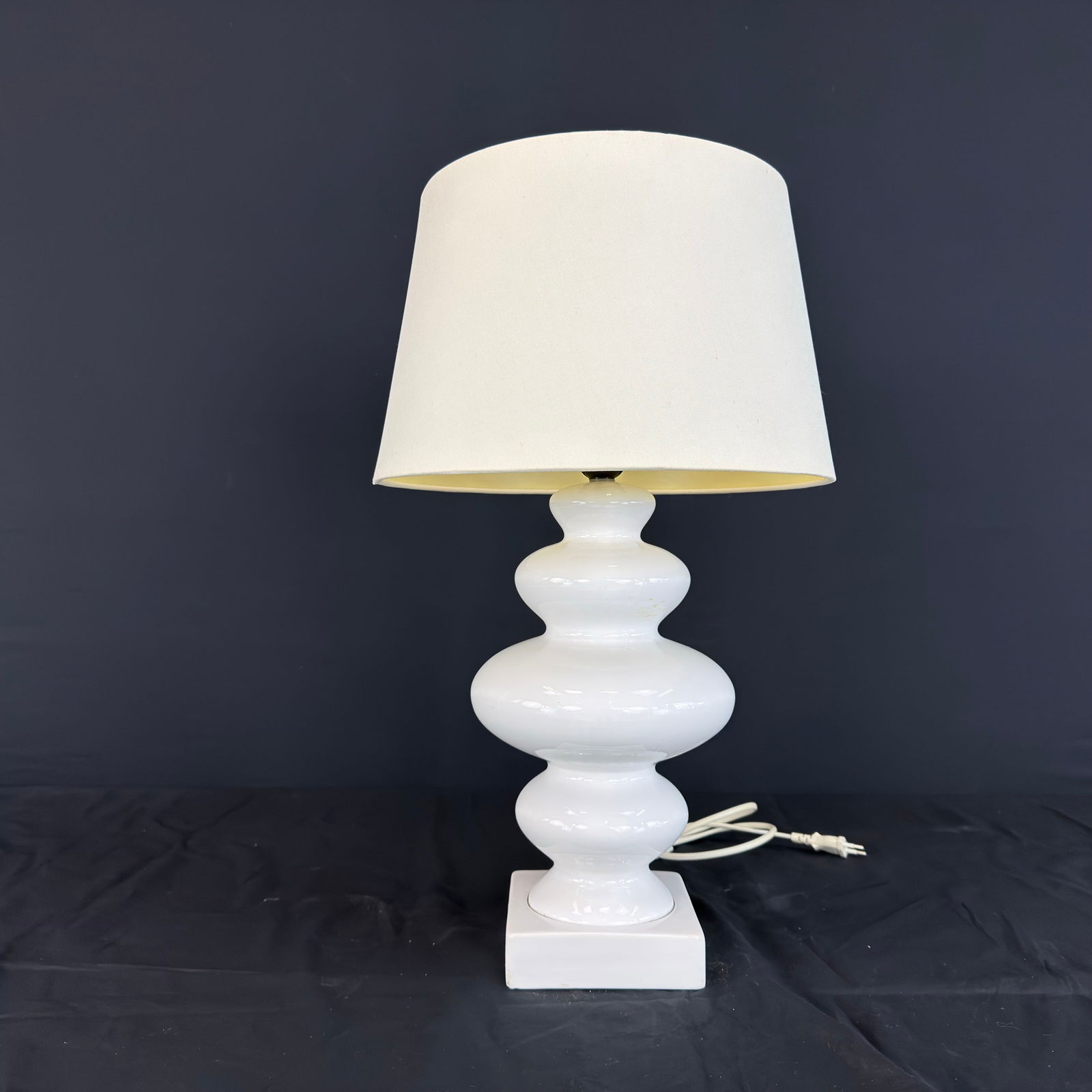 VINTAGE CERAMIC TABLE LAMP - 2