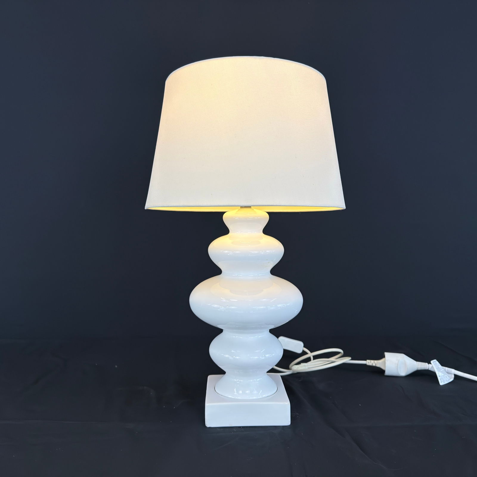 VINTAGE CERAMIC TABLE LAMP - 4