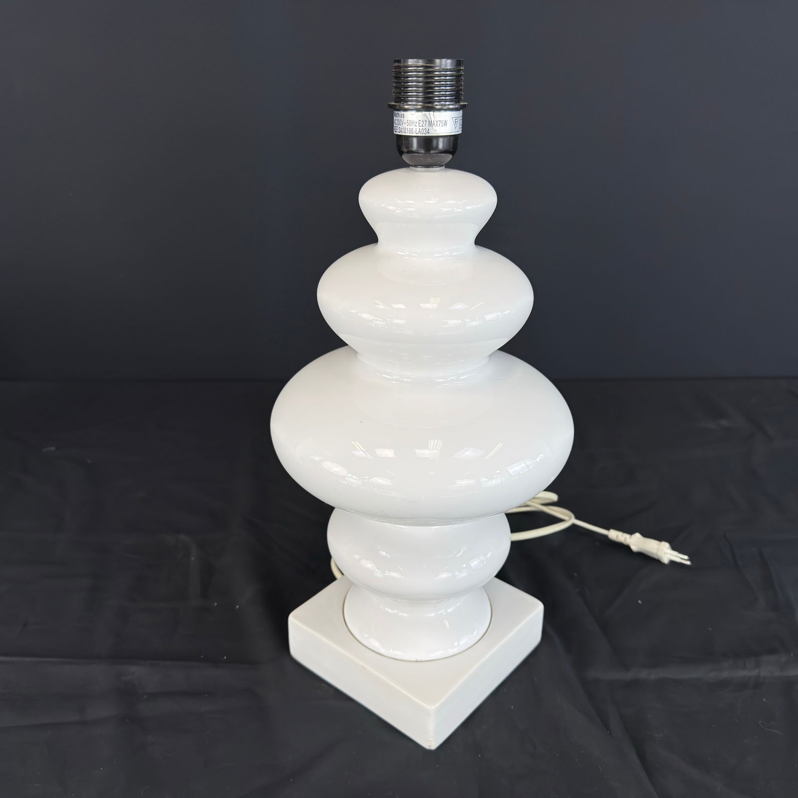 VINTAGE CERAMIC TABLE LAMP - 6