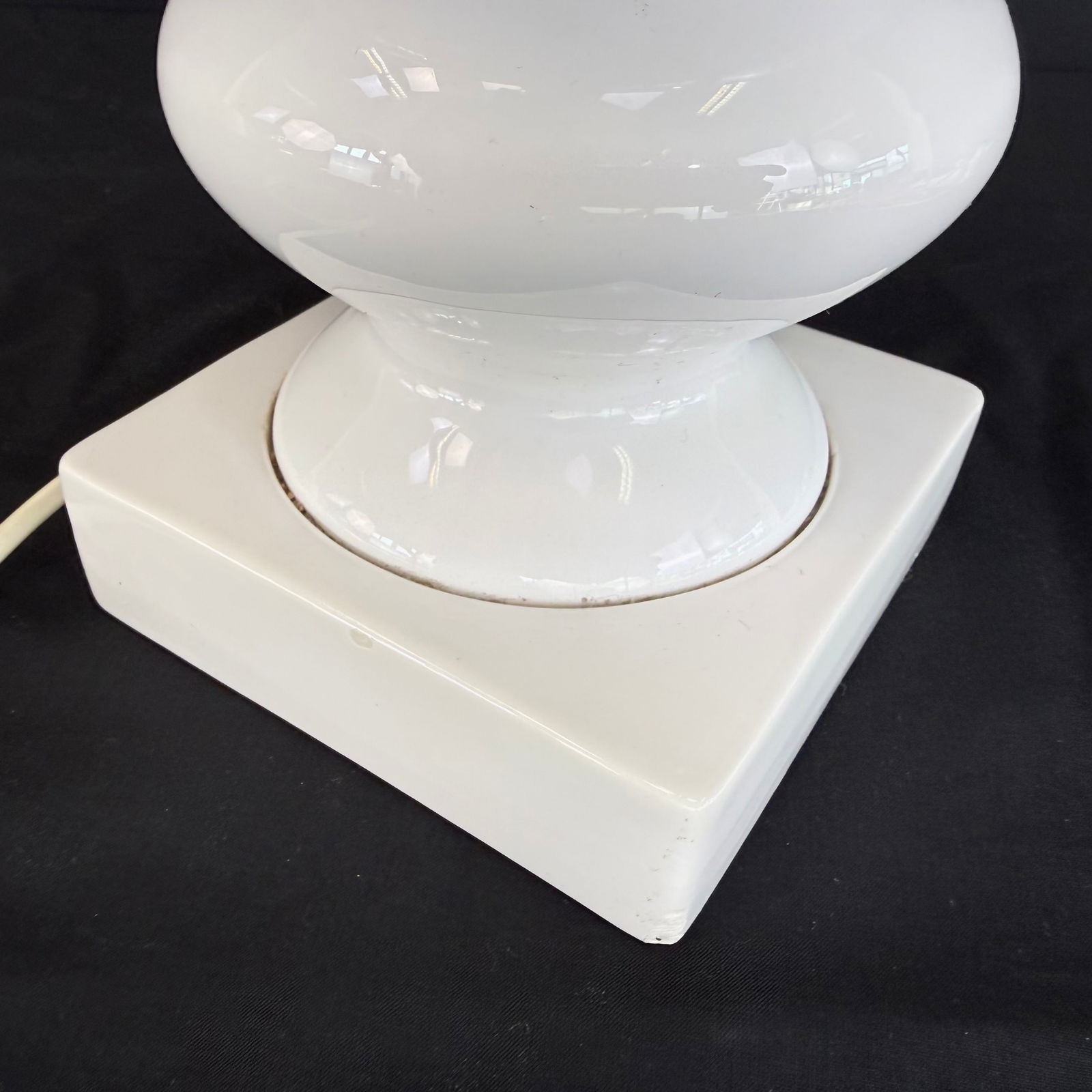 VINTAGE CERAMIC TABLE LAMP - 7