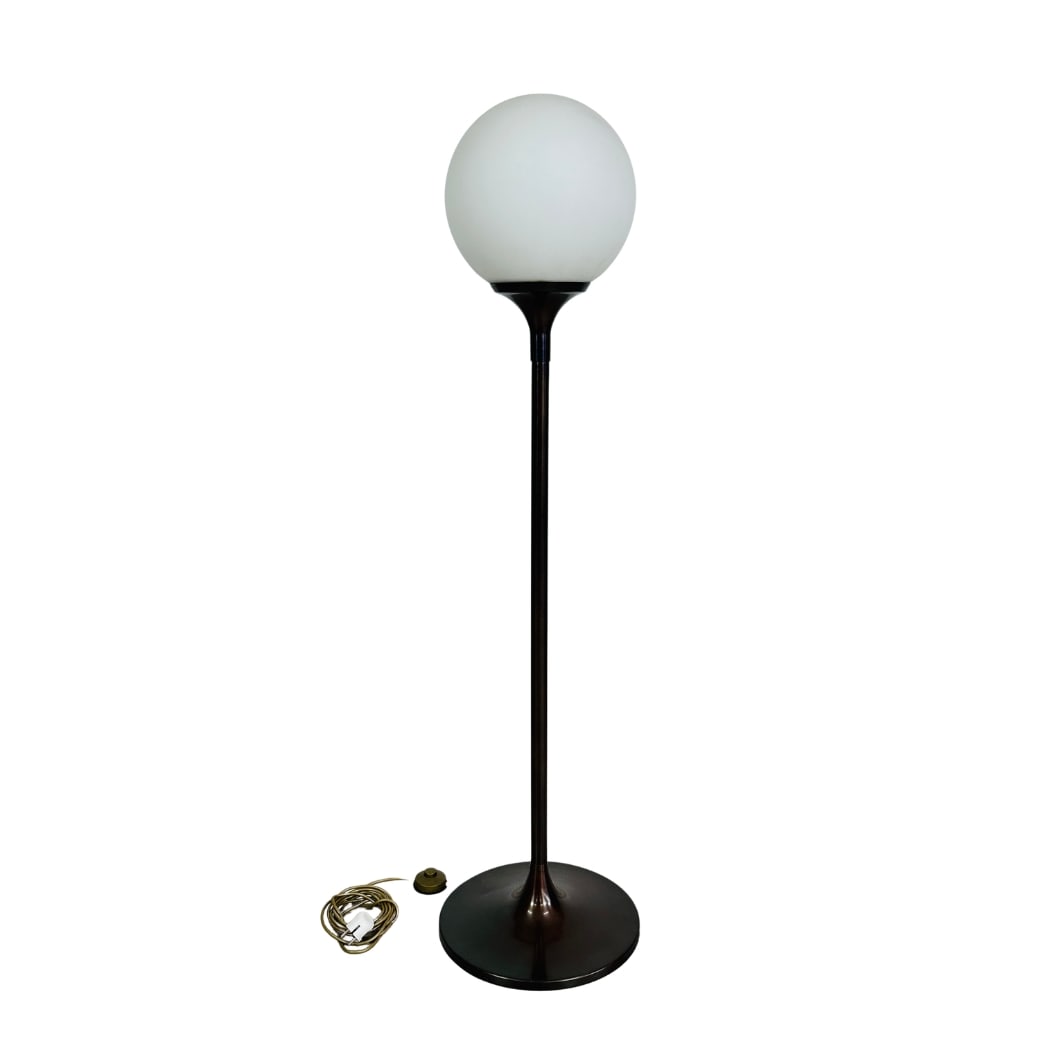 SPACE AGE FLOOR LAMP ATTR. TO ANNA FASOLIS AND ENZO MARI: Dimensions: H 55.5” x W 14”. Vintage Italian Space Age floor lamp attr. to Anna Fasolis and Enzi Mari for Artemide with tulip style base and white glass globe shade.