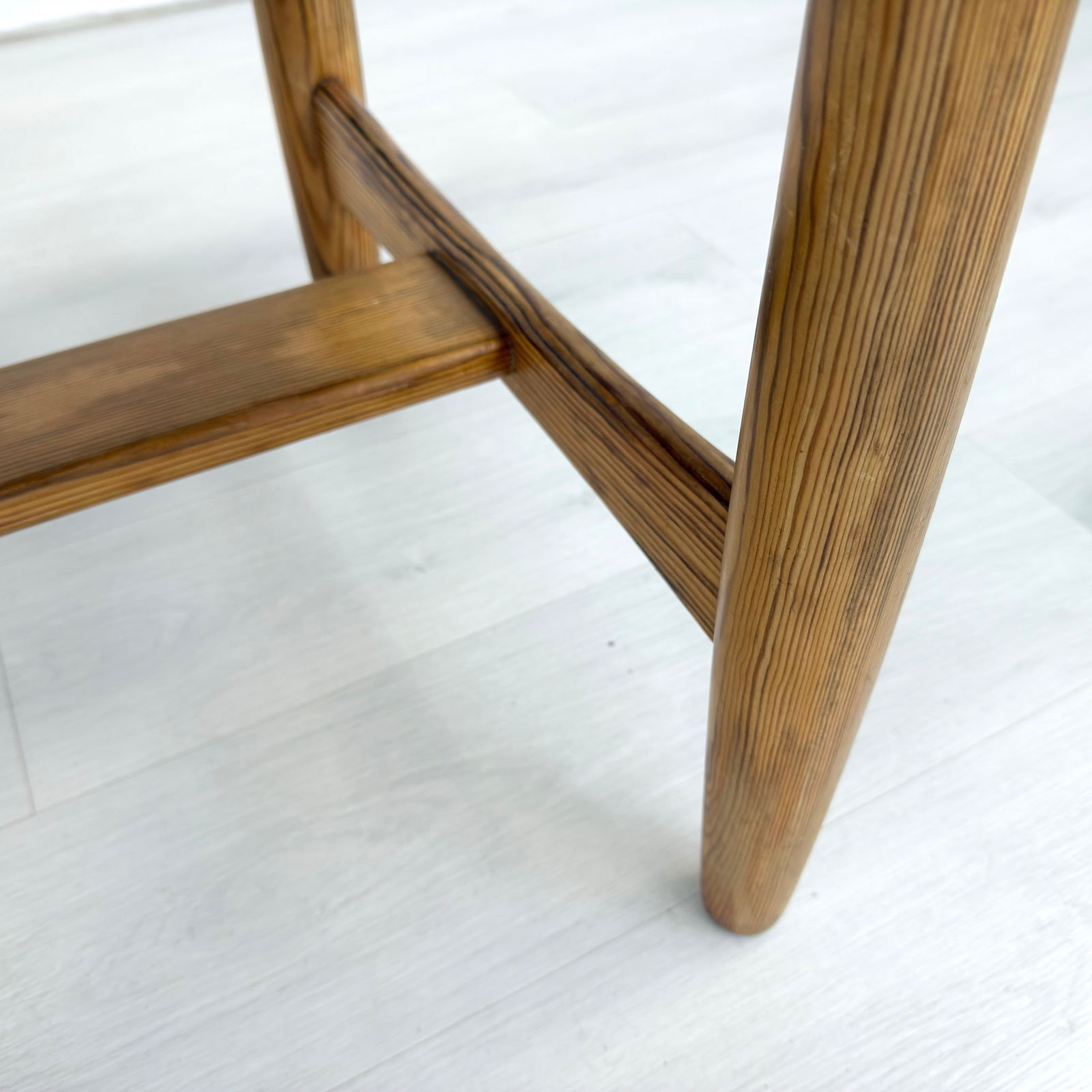 SCANDINAVIAN PINE COFFEE TABLE - 9