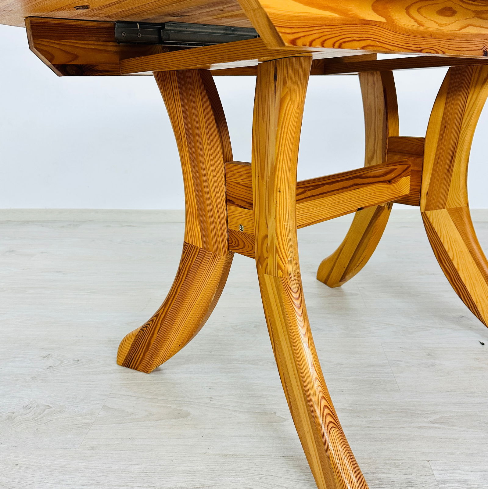 RAINER DAUMILLER EXTENDABLE DINING TABLE - 10