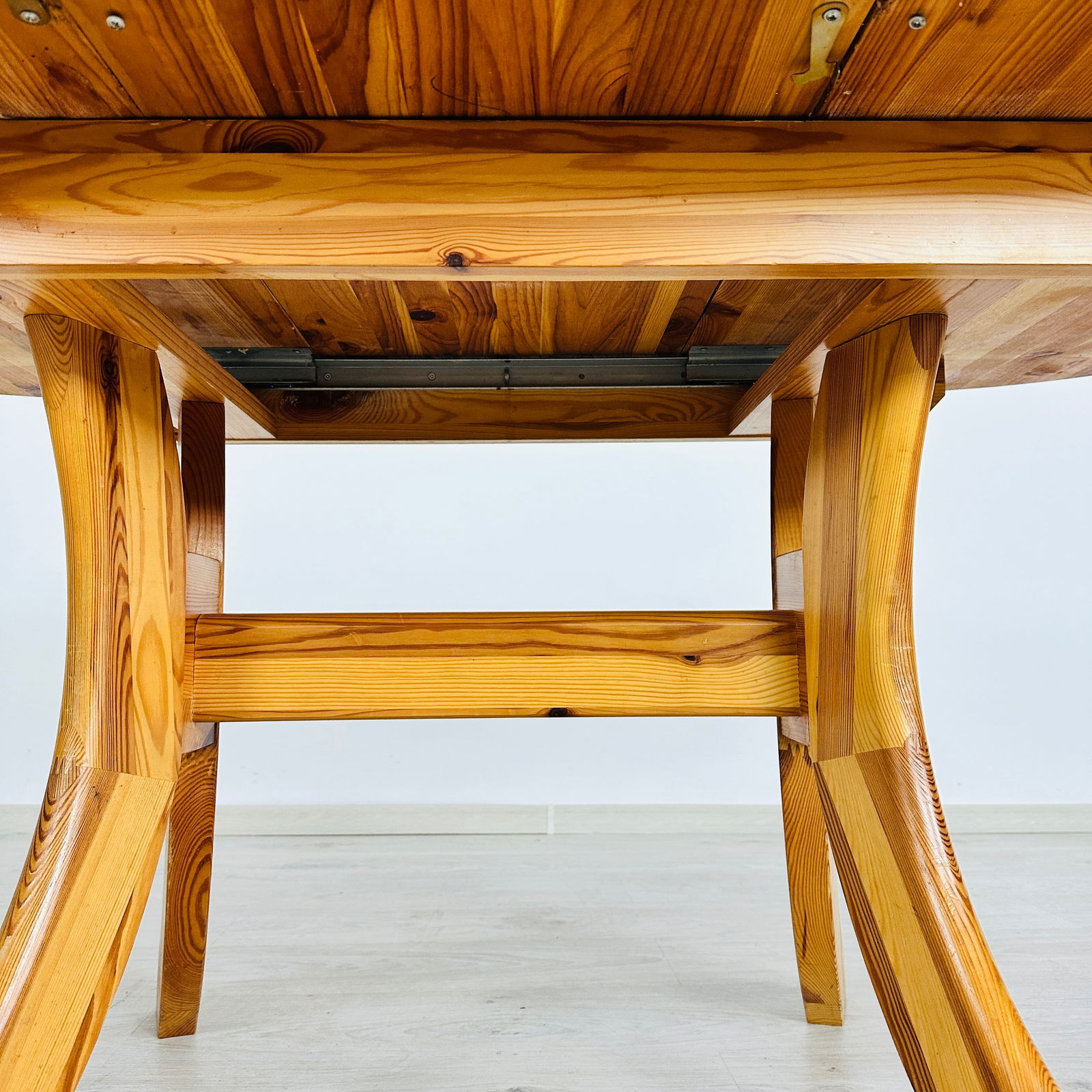 RAINER DAUMILLER EXTENDABLE DINING TABLE - 9