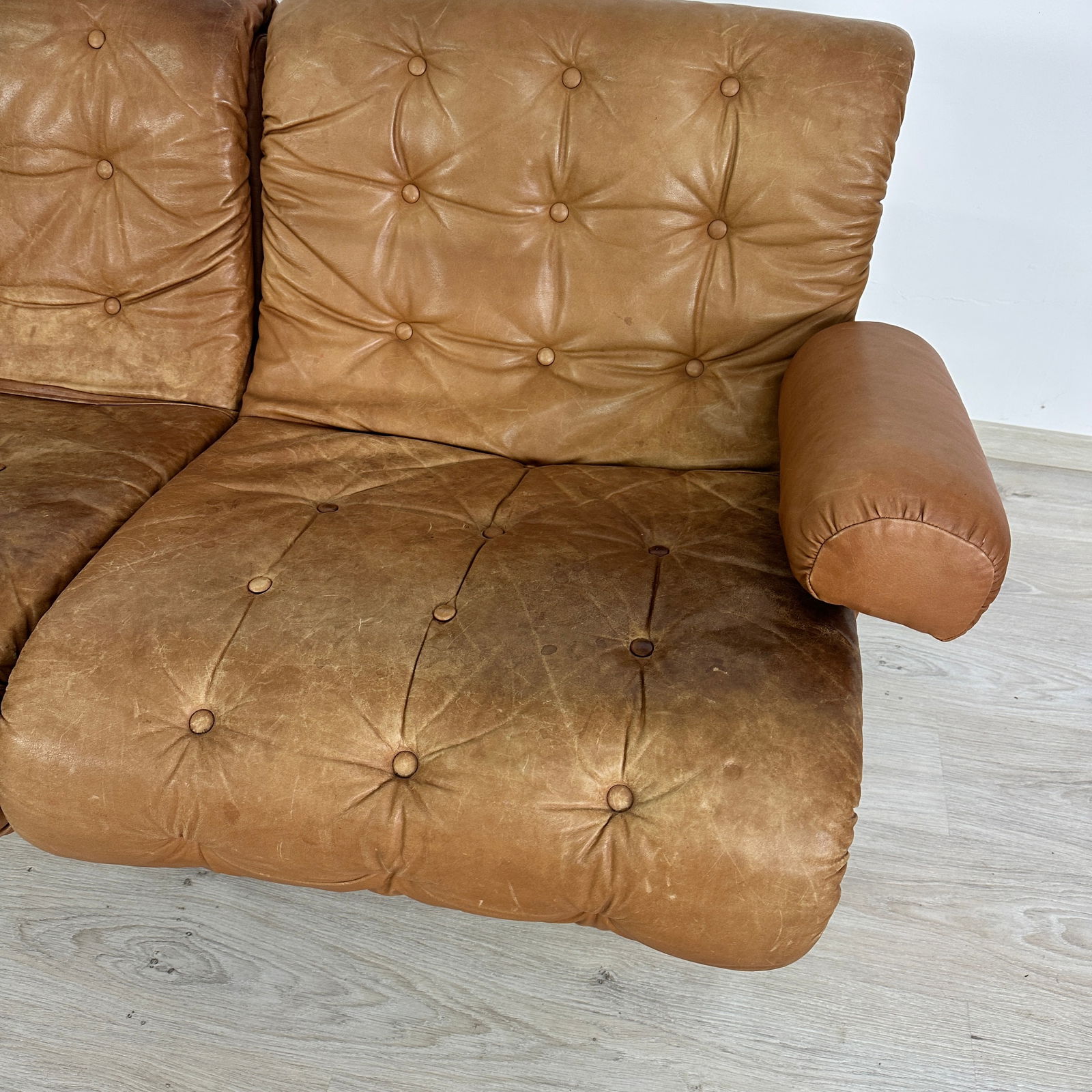 ITALIAN MODULAR LEATHER SOFA - 12