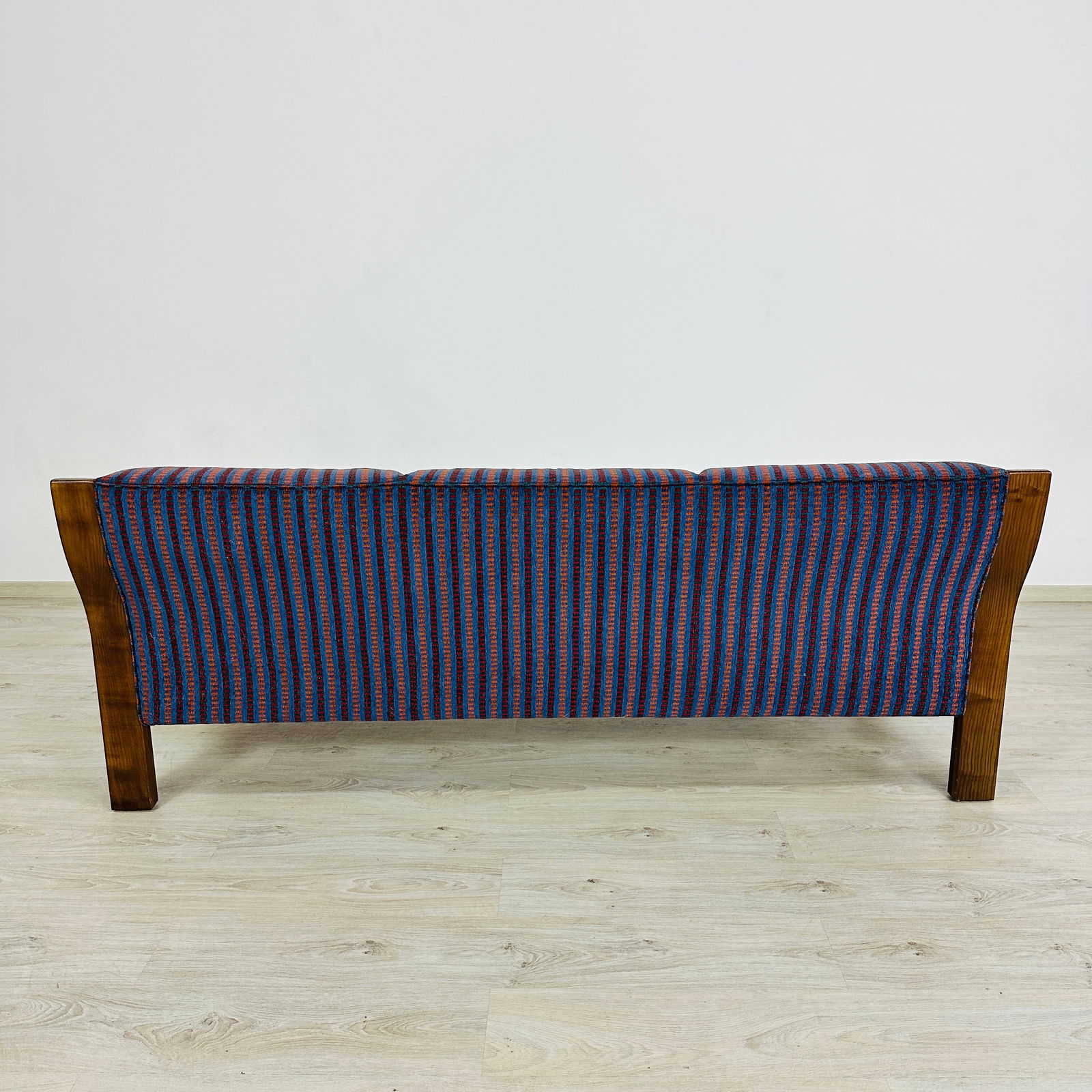 WALTER KNOLL THREE-SEATER SOFA - 4