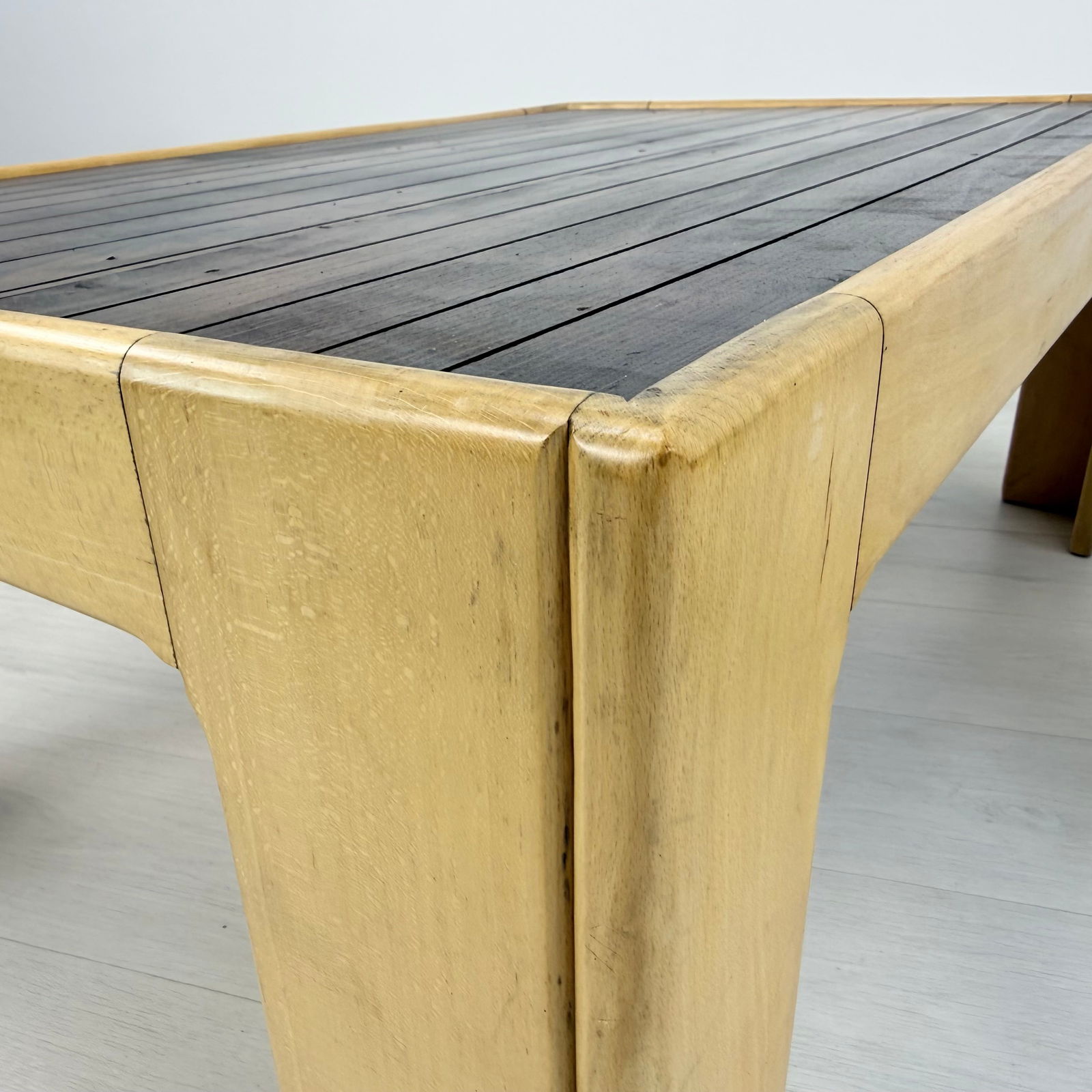 SCANDINAVIAN COFFEE TABLE - 10