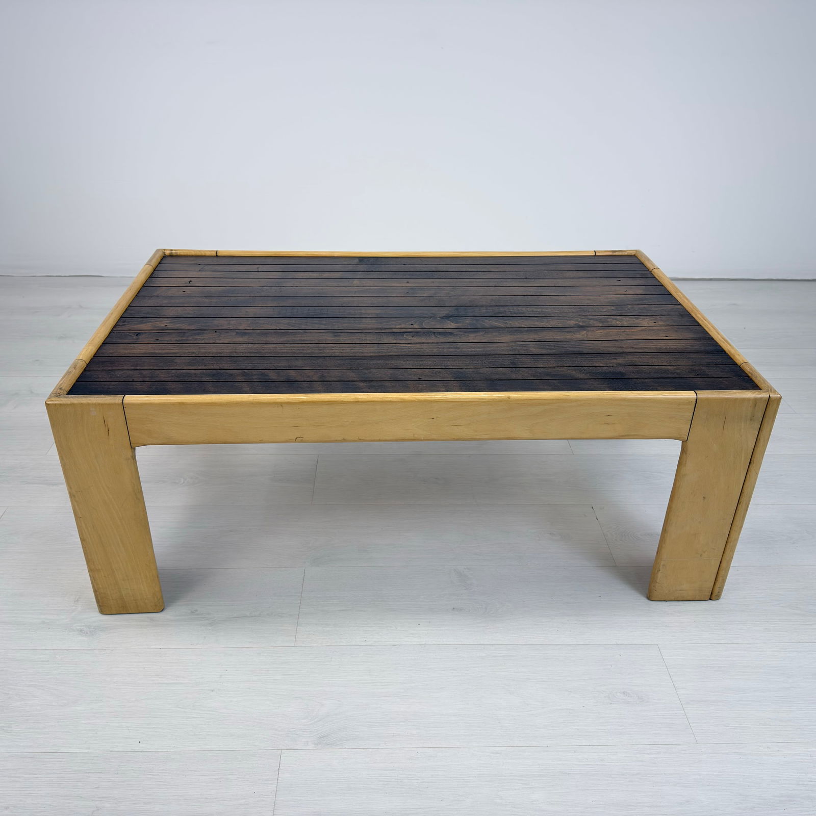 SCANDINAVIAN COFFEE TABLE - 2