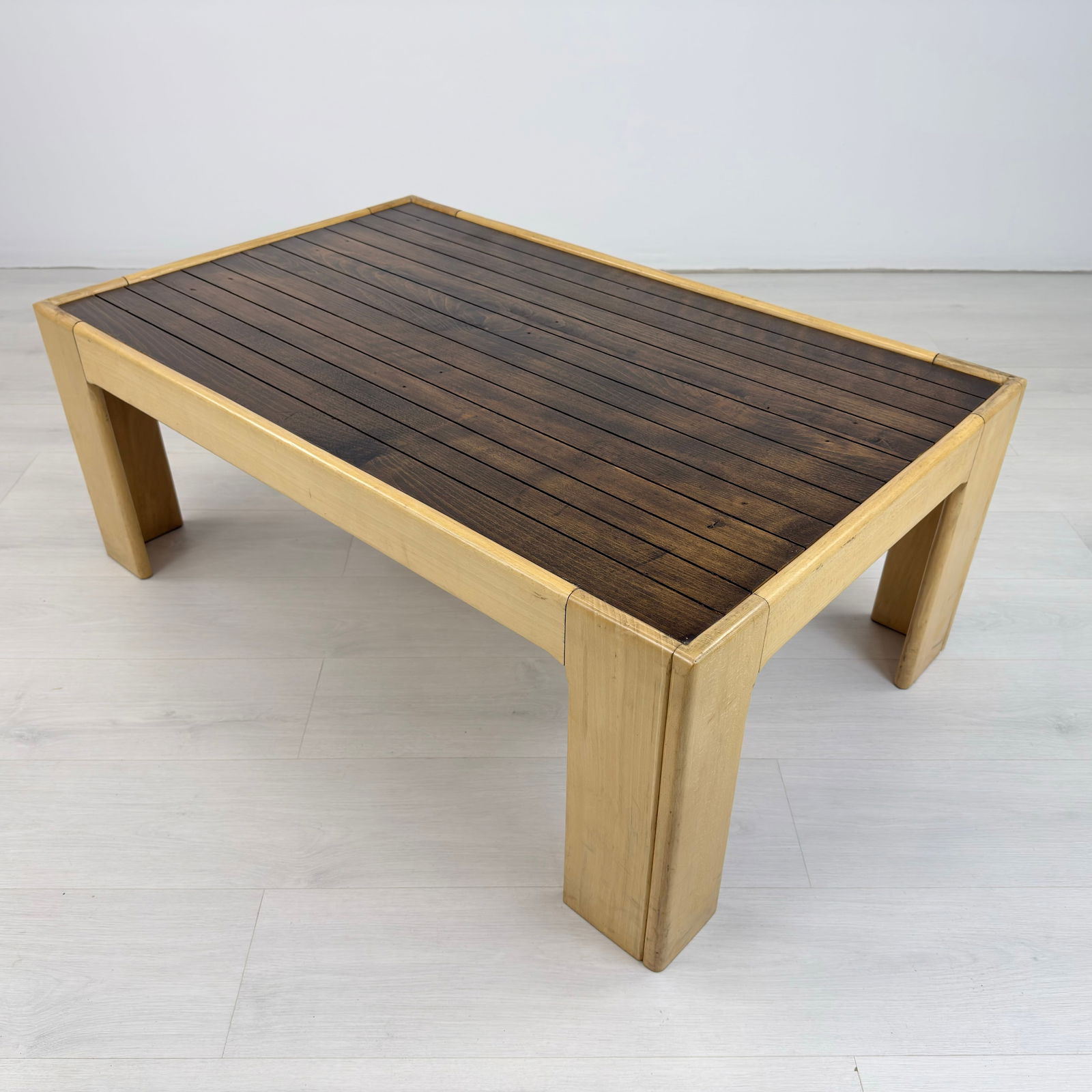 SCANDINAVIAN COFFEE TABLE - 3