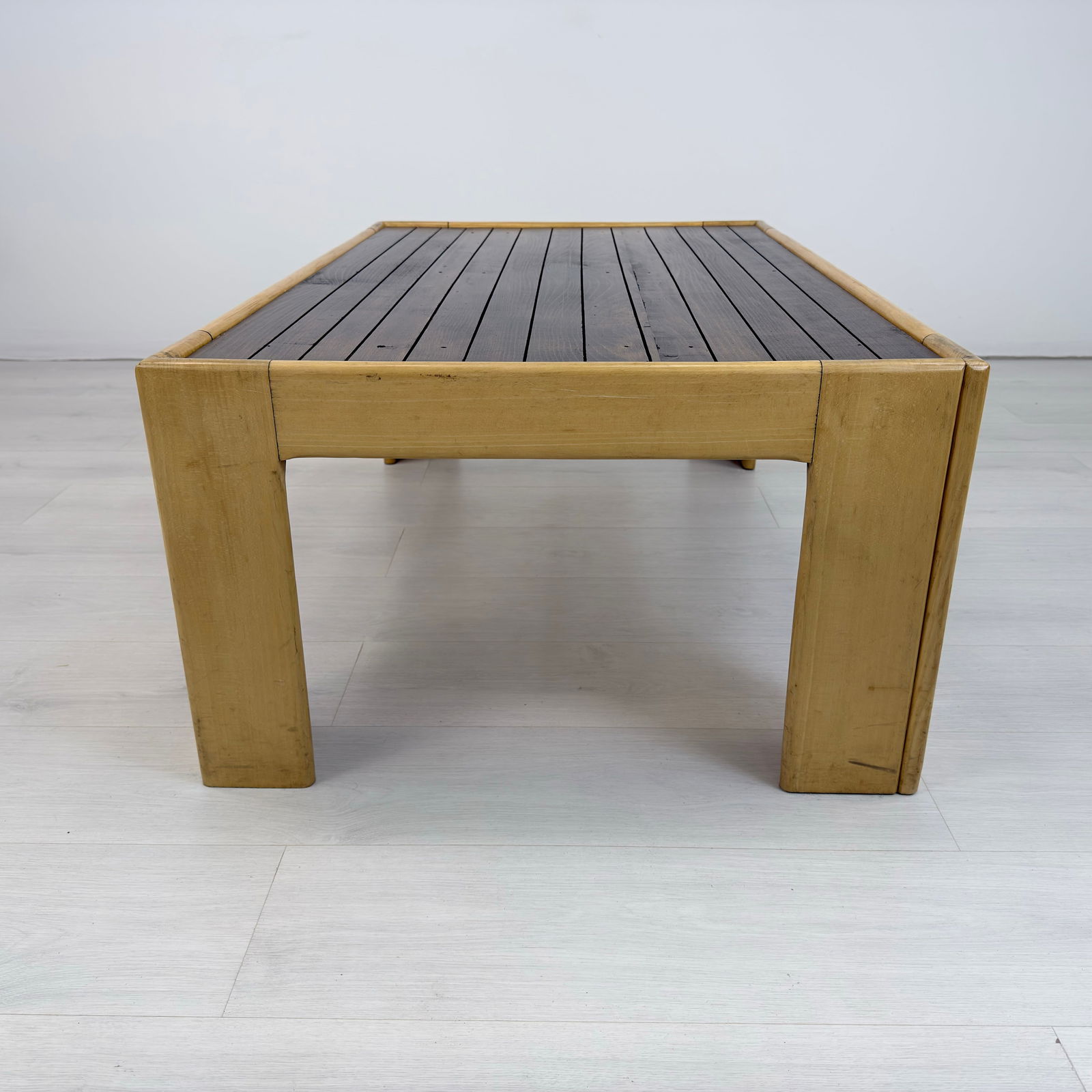 SCANDINAVIAN COFFEE TABLE - 5