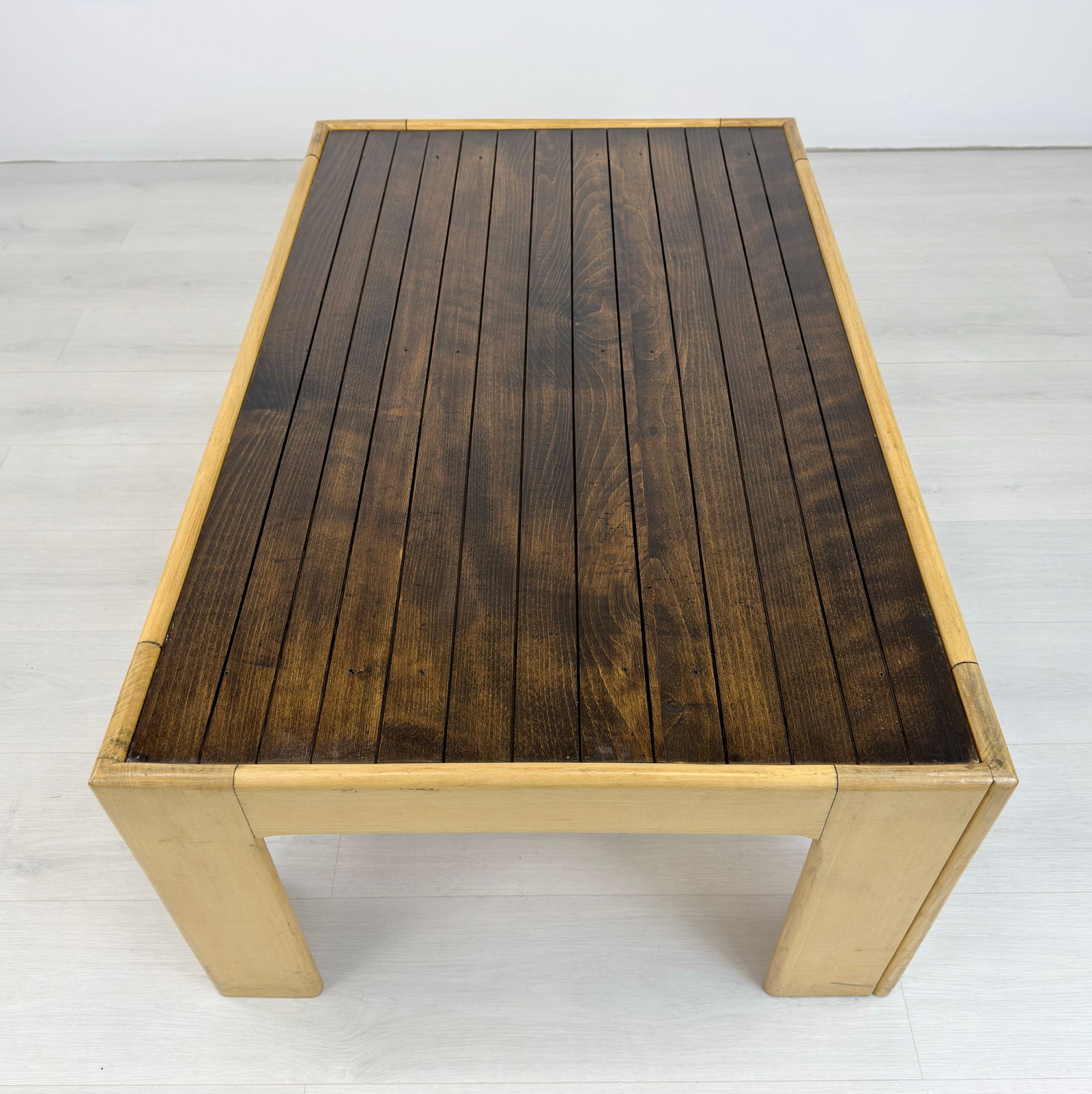 SCANDINAVIAN COFFEE TABLE - 6