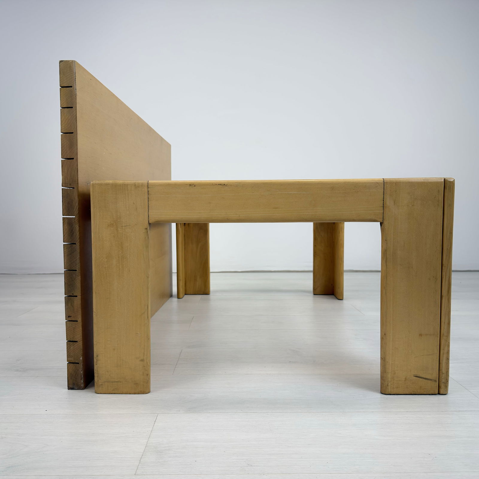 SCANDINAVIAN COFFEE TABLE - 7