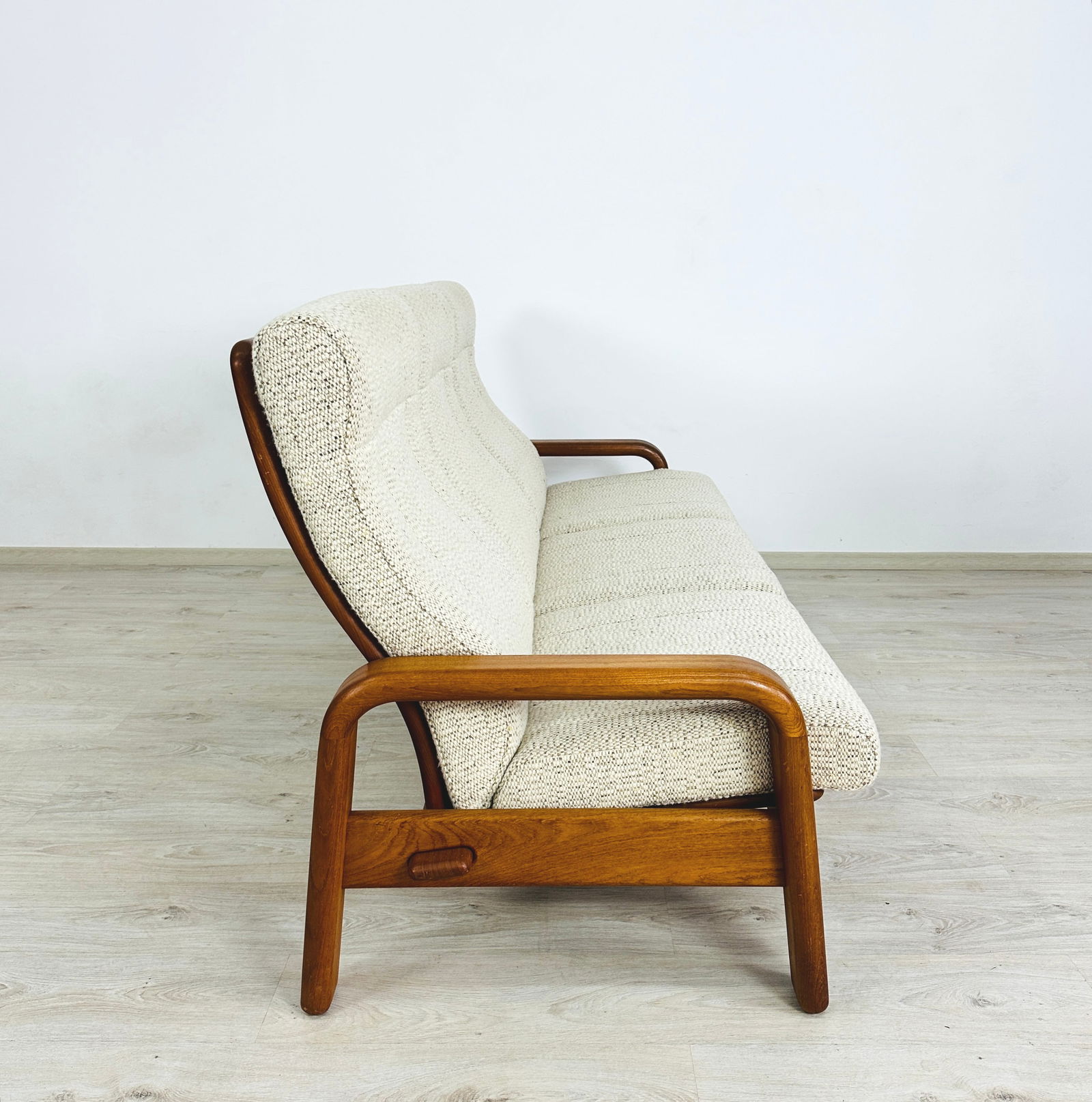 HS DESIGN THREE-SEATER SOFA - 4