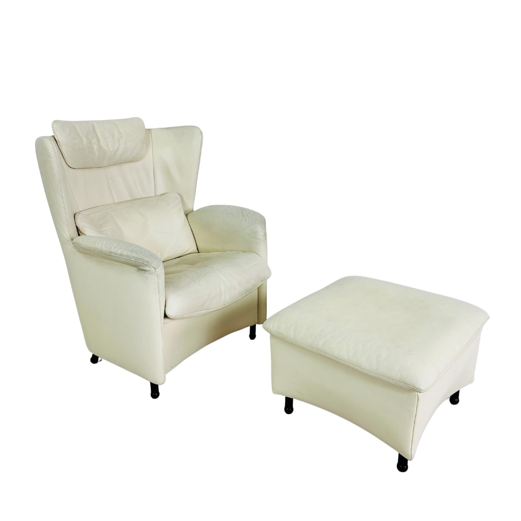 DE SEDE DS-23 LOUNGE CHAIR WITH OTTOMAN: Dimensions: H 39” x W 31.5” x D 28” x SH 18.5”. De Sede DS-23 light beige leather lounge chair with ottoman designed by Franz Josef Schulte.