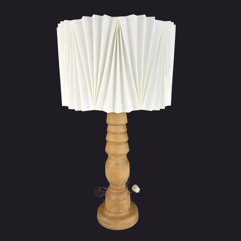 VINTAGE ITALIAN TABLE LAMP: Dimensions: H 35” x W 8.5”. Vintage Italian table lamp with carved wood base and white pleated lampshade.