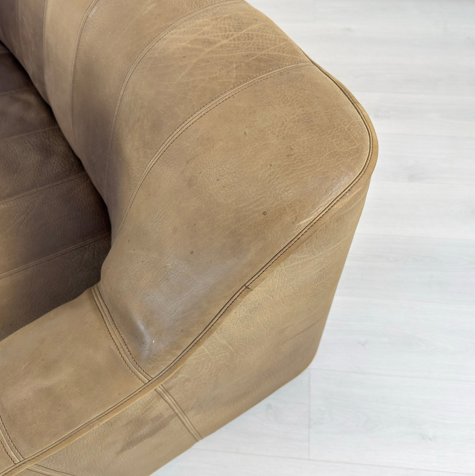 DE SEDE DS-44 LEATHER SOFA - 10