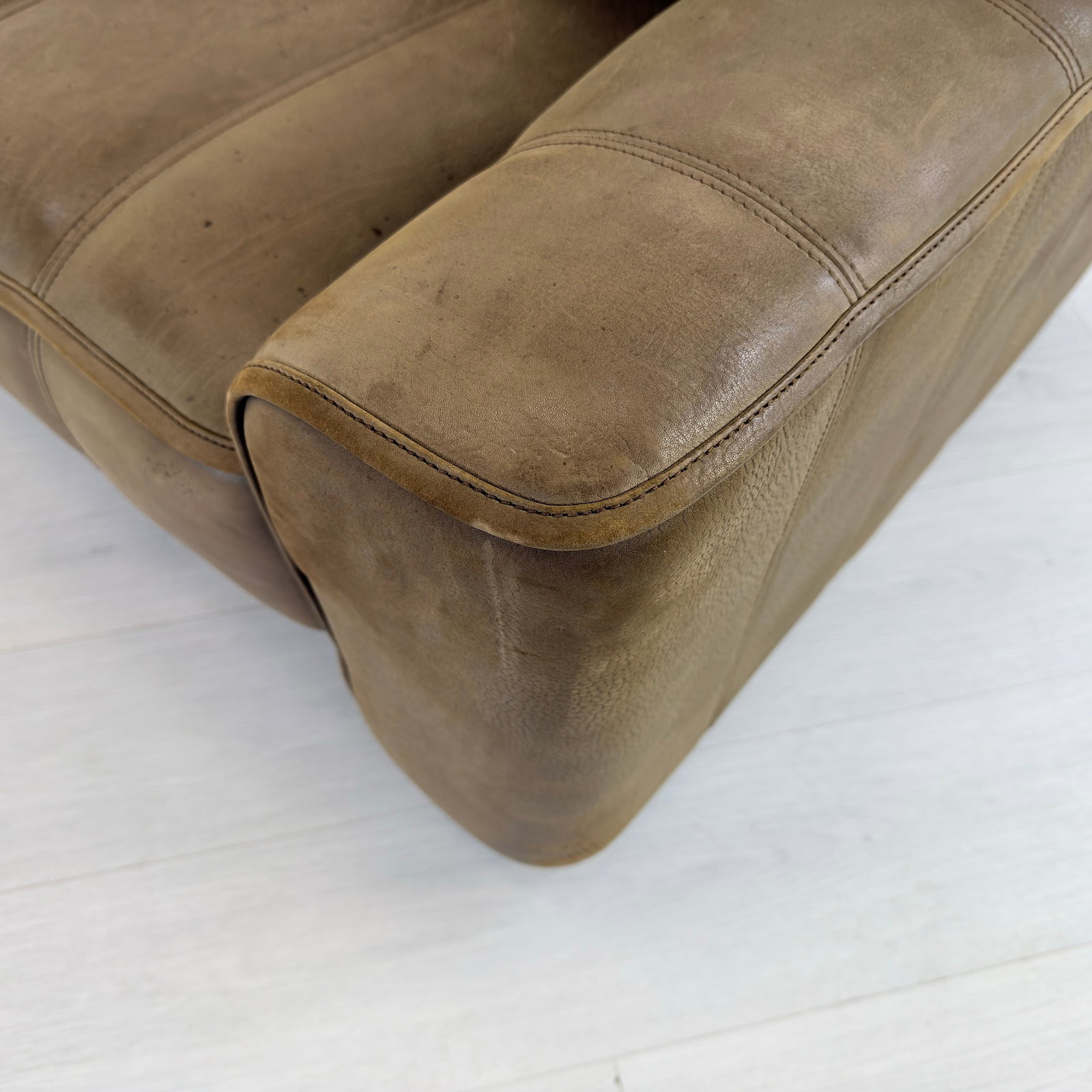 DE SEDE DS-44 LEATHER SOFA - 8