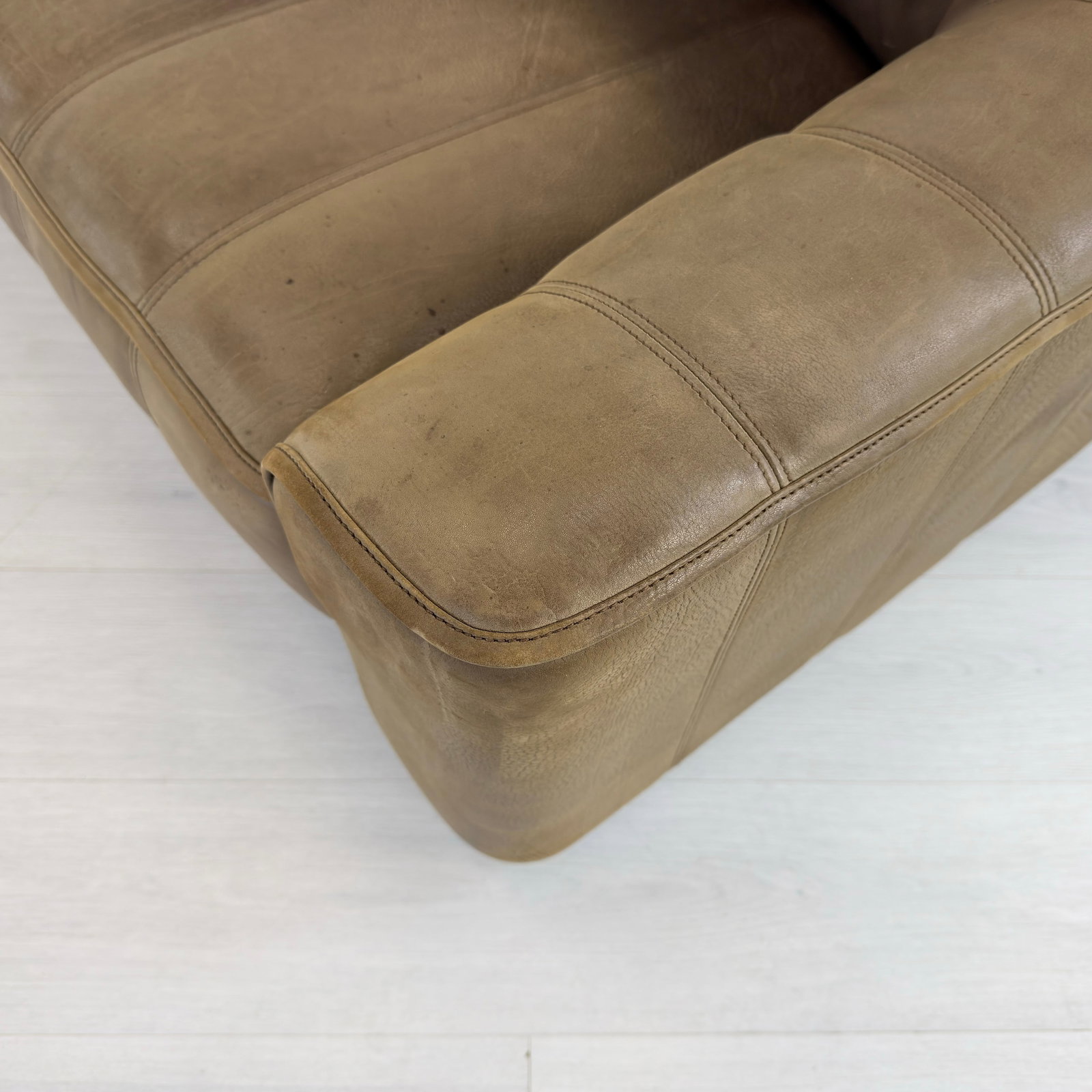 DE SEDE DS-44 LEATHER SOFA - 9
