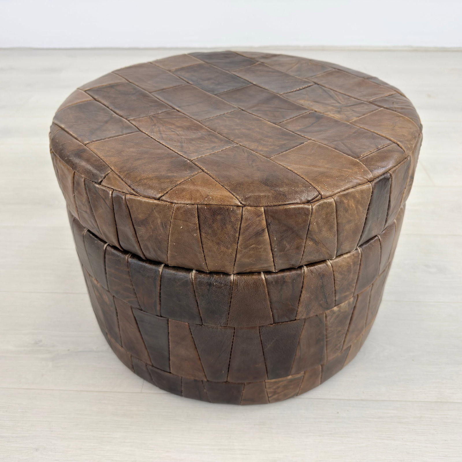DE SEDE LEATHER POUF - 2